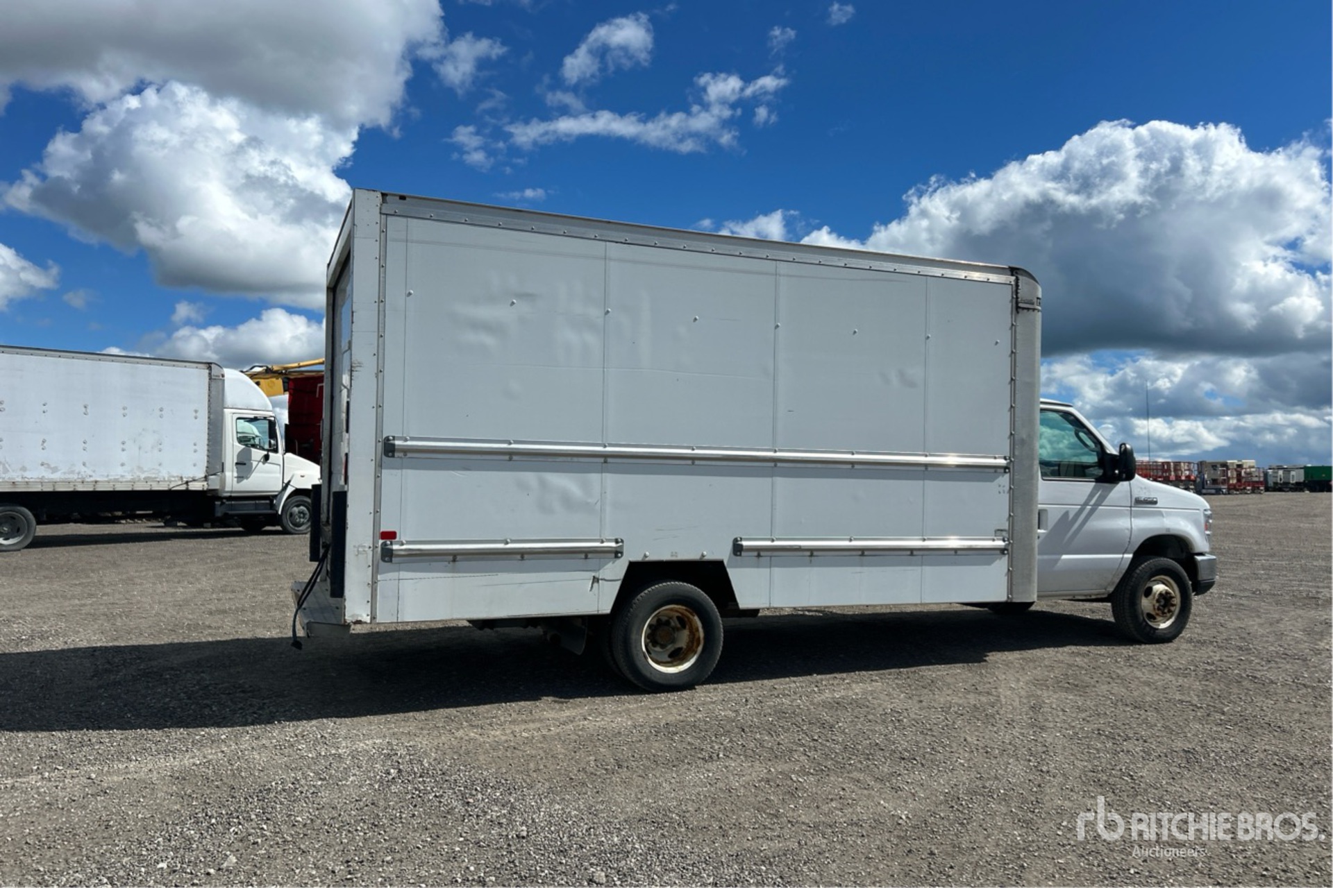 2017 Ford E450