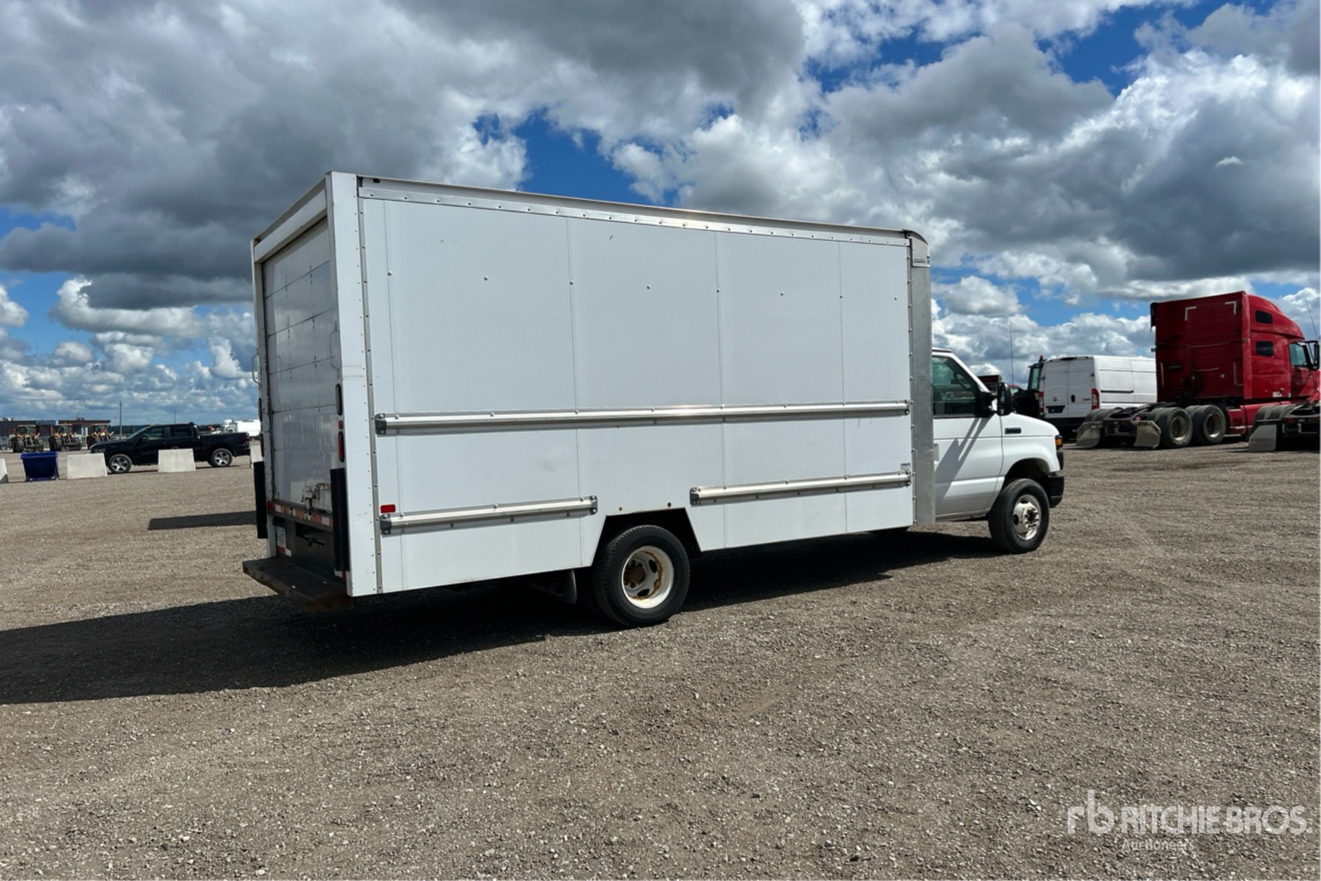2017 Ford E450