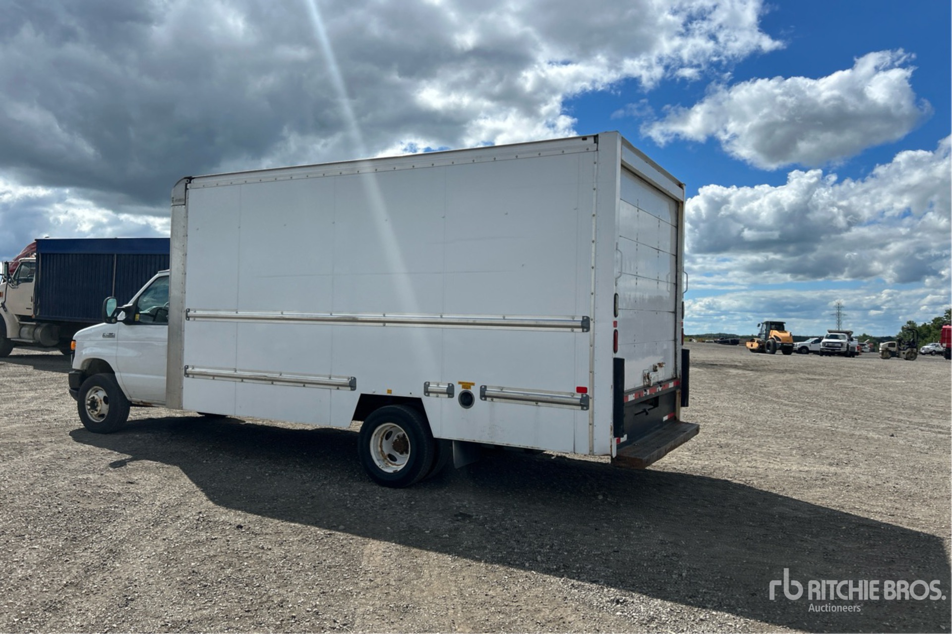 2017 Ford E450