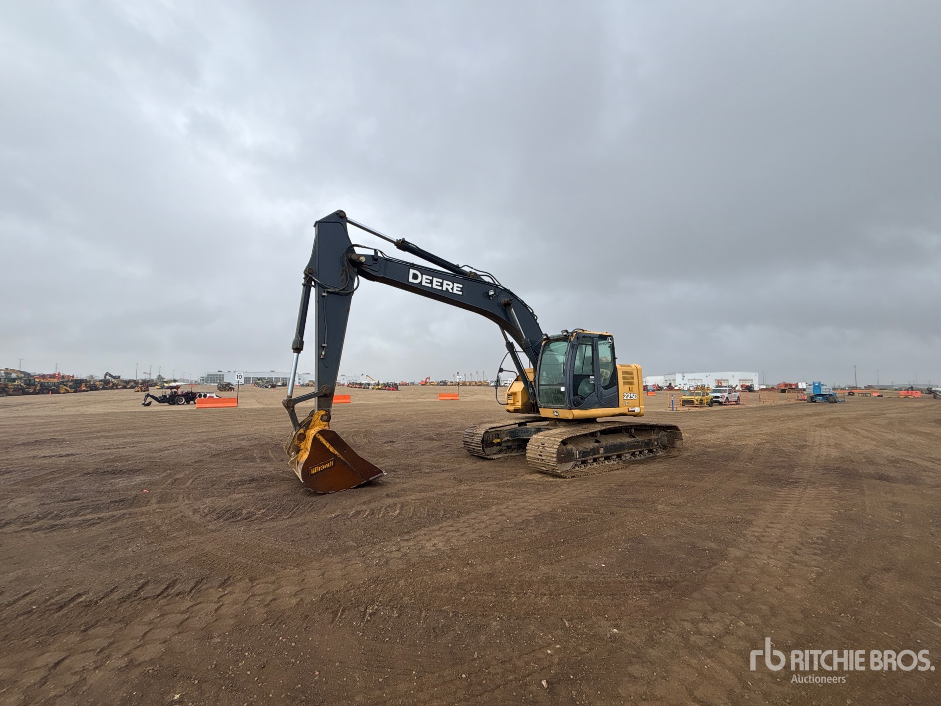 2013 John Deere 225D LC