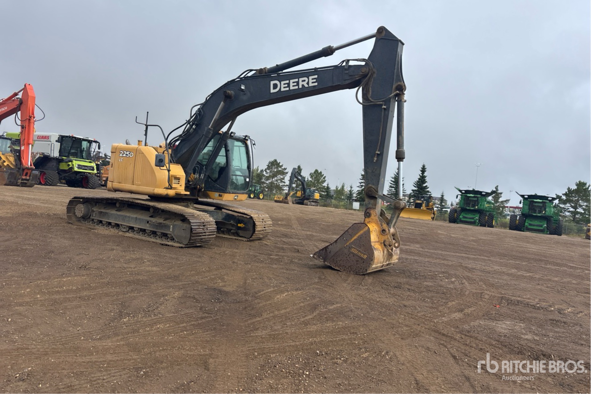 2013 John Deere 225D LC