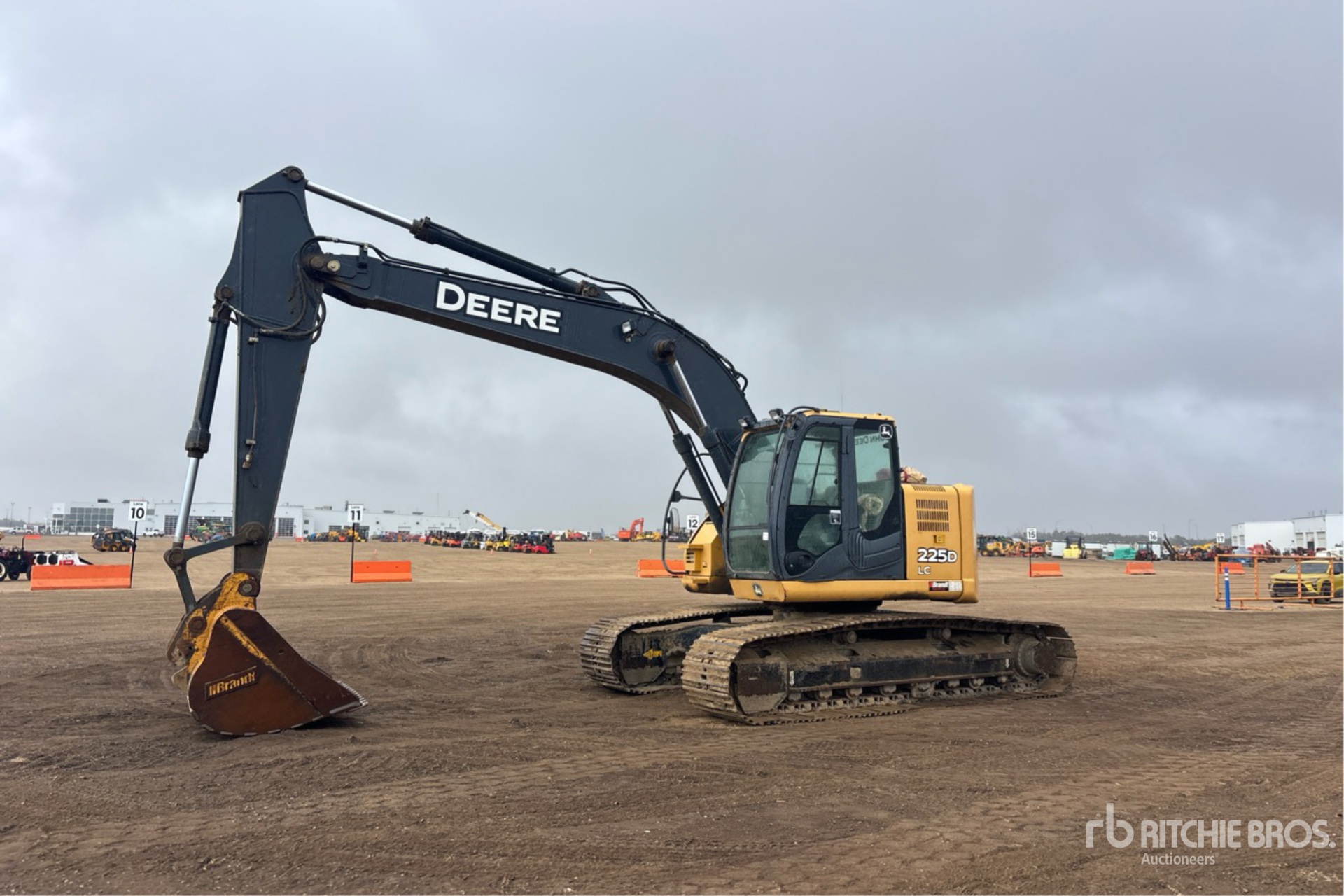 2013 John Deere 225D LC