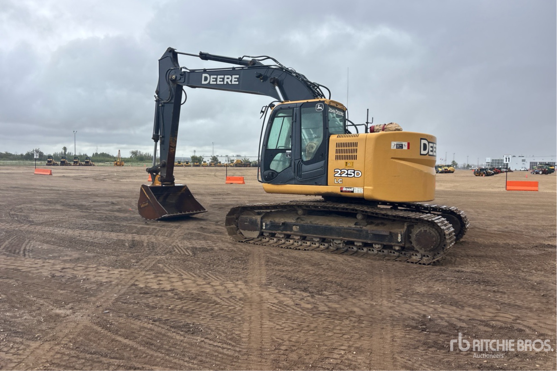 2013 John Deere 225D LC