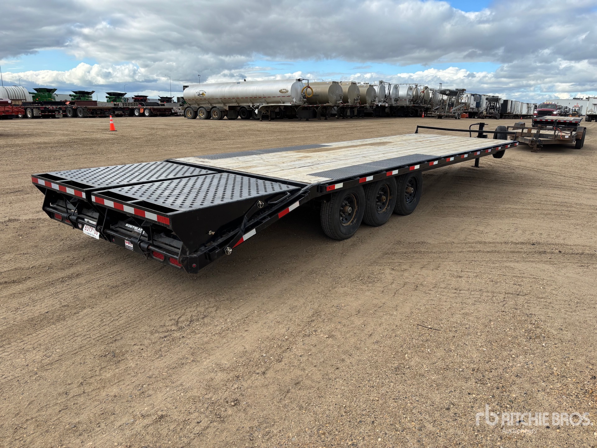 2025 Southland 25 ft Tri/A