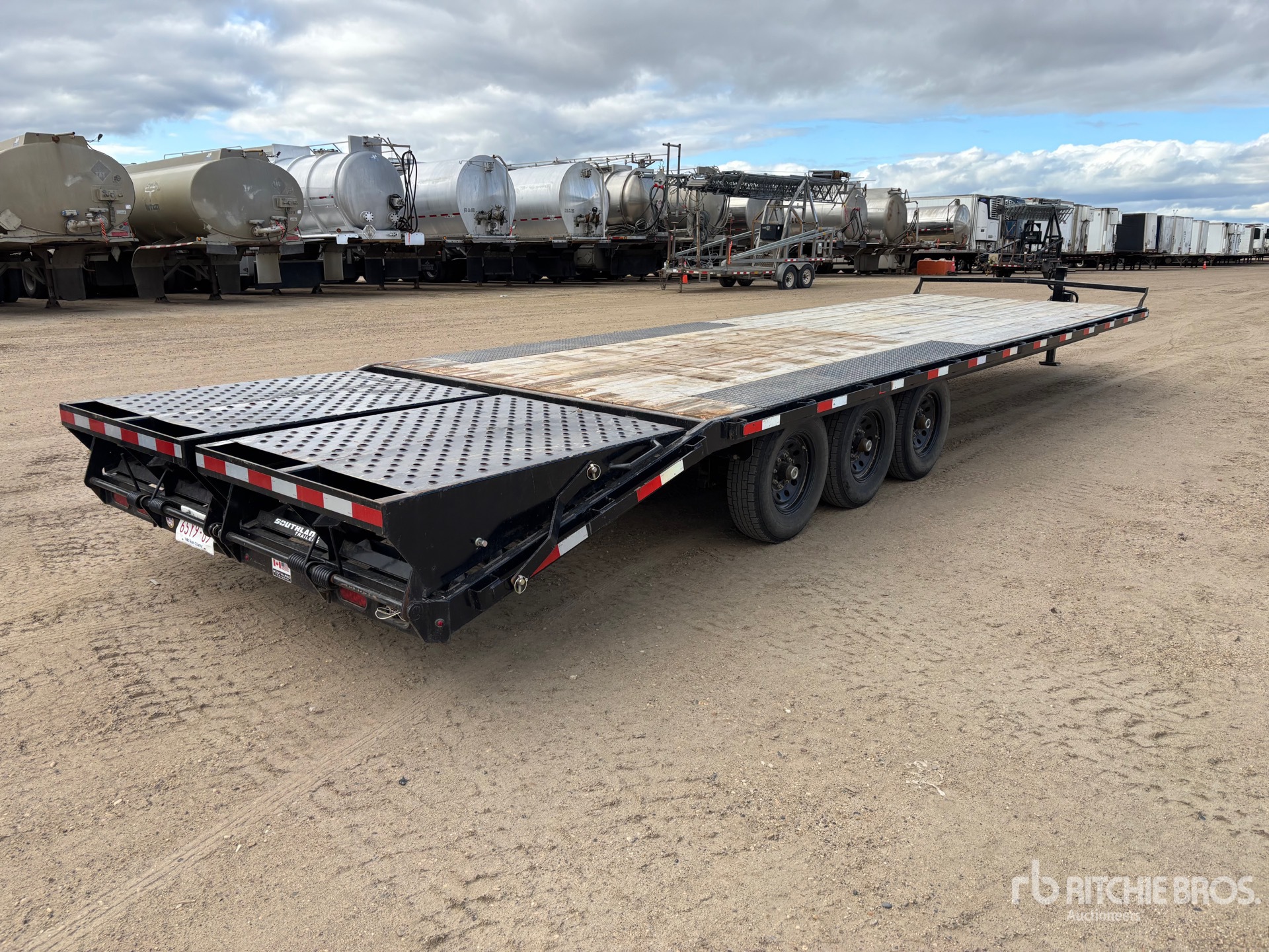 2025 Southland 25 ft Tri/A