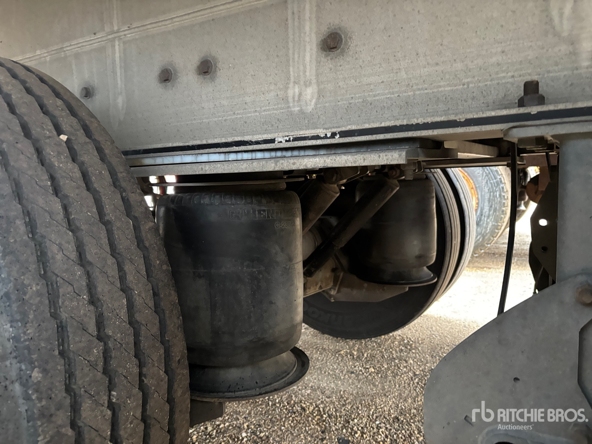 2018 Mac 51 FT T/A SPREAD AXLE