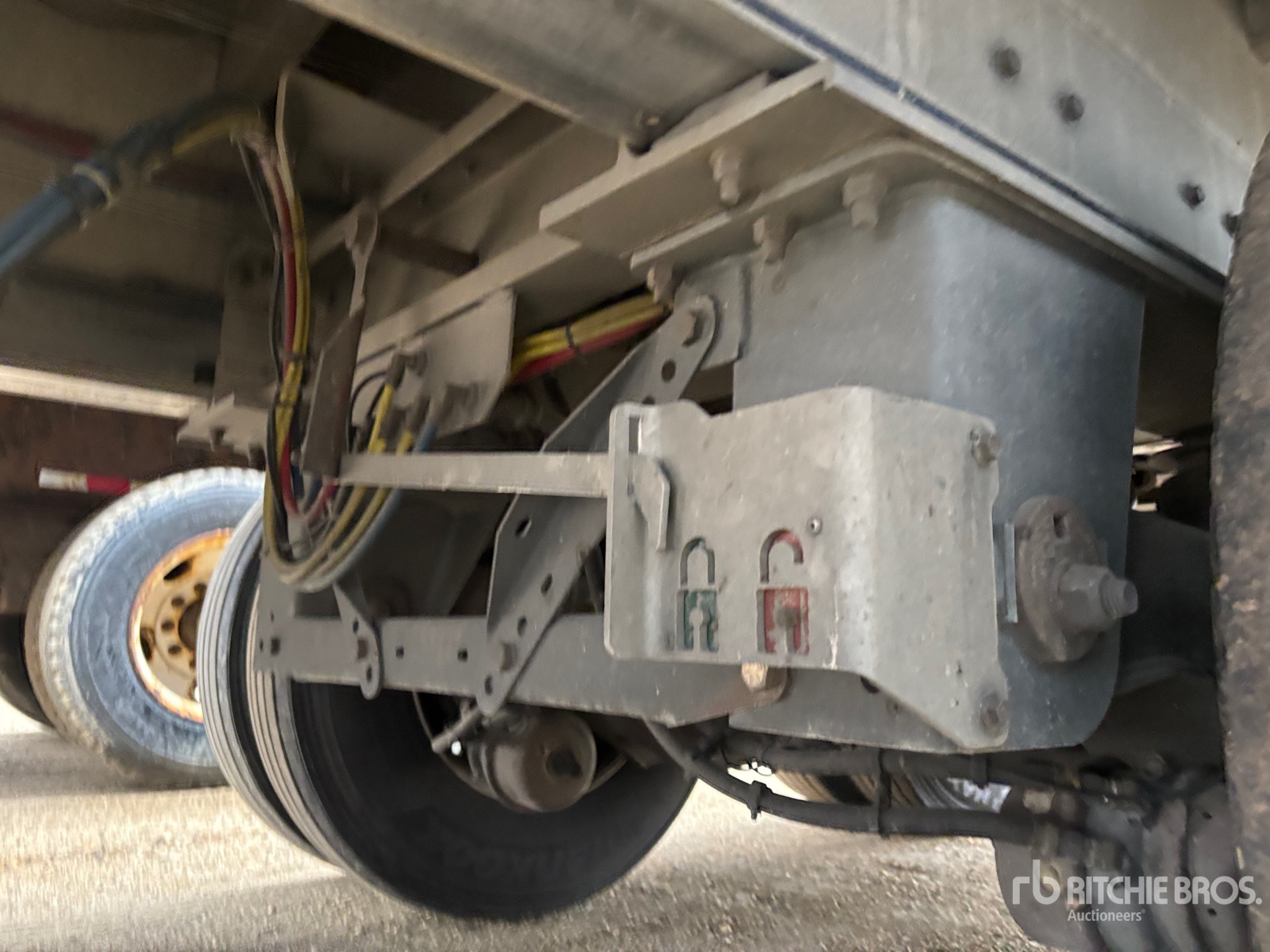 2018 Mac 51 FT T/A SPREAD AXLE