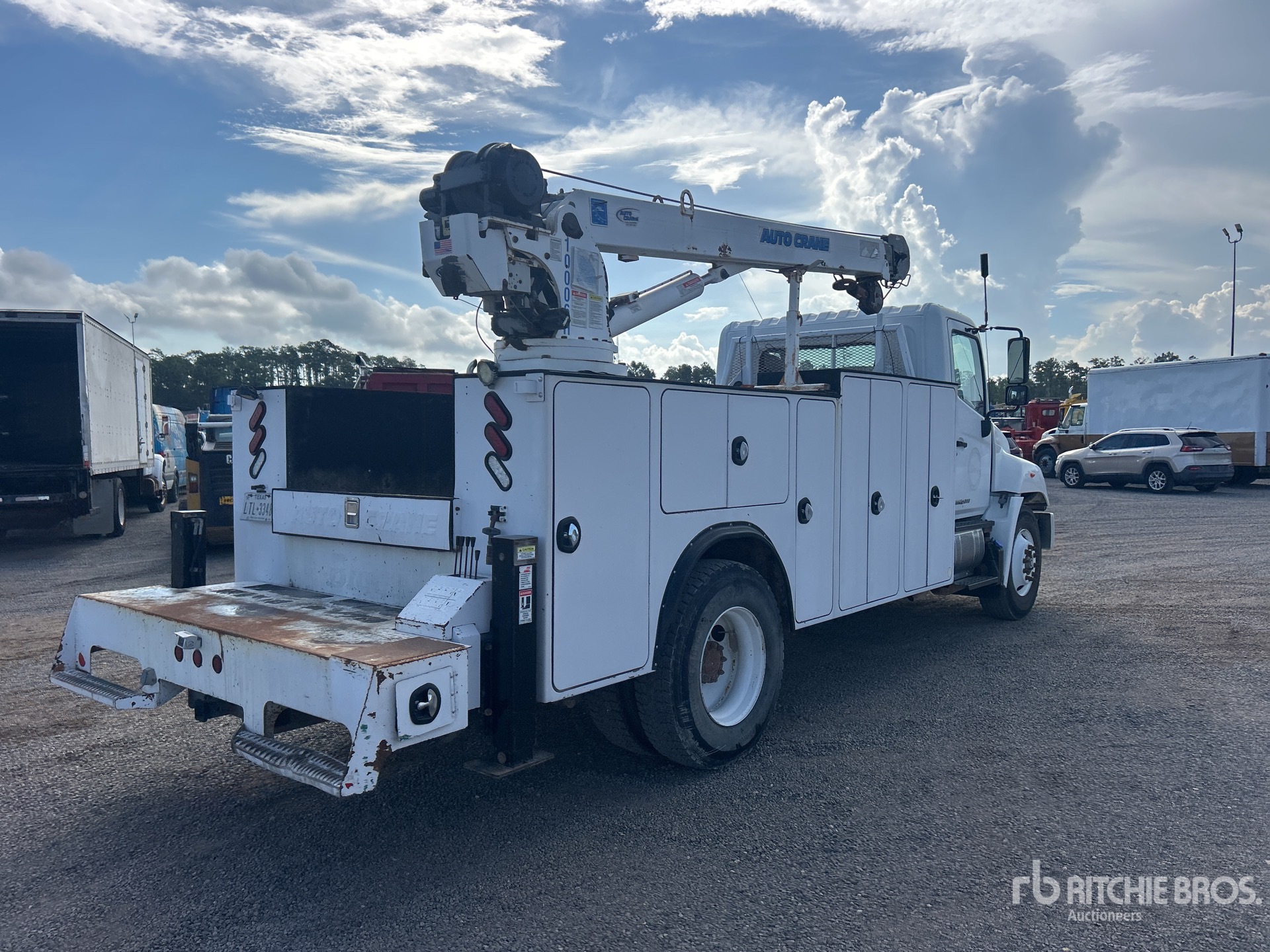 2017 Hino 268A