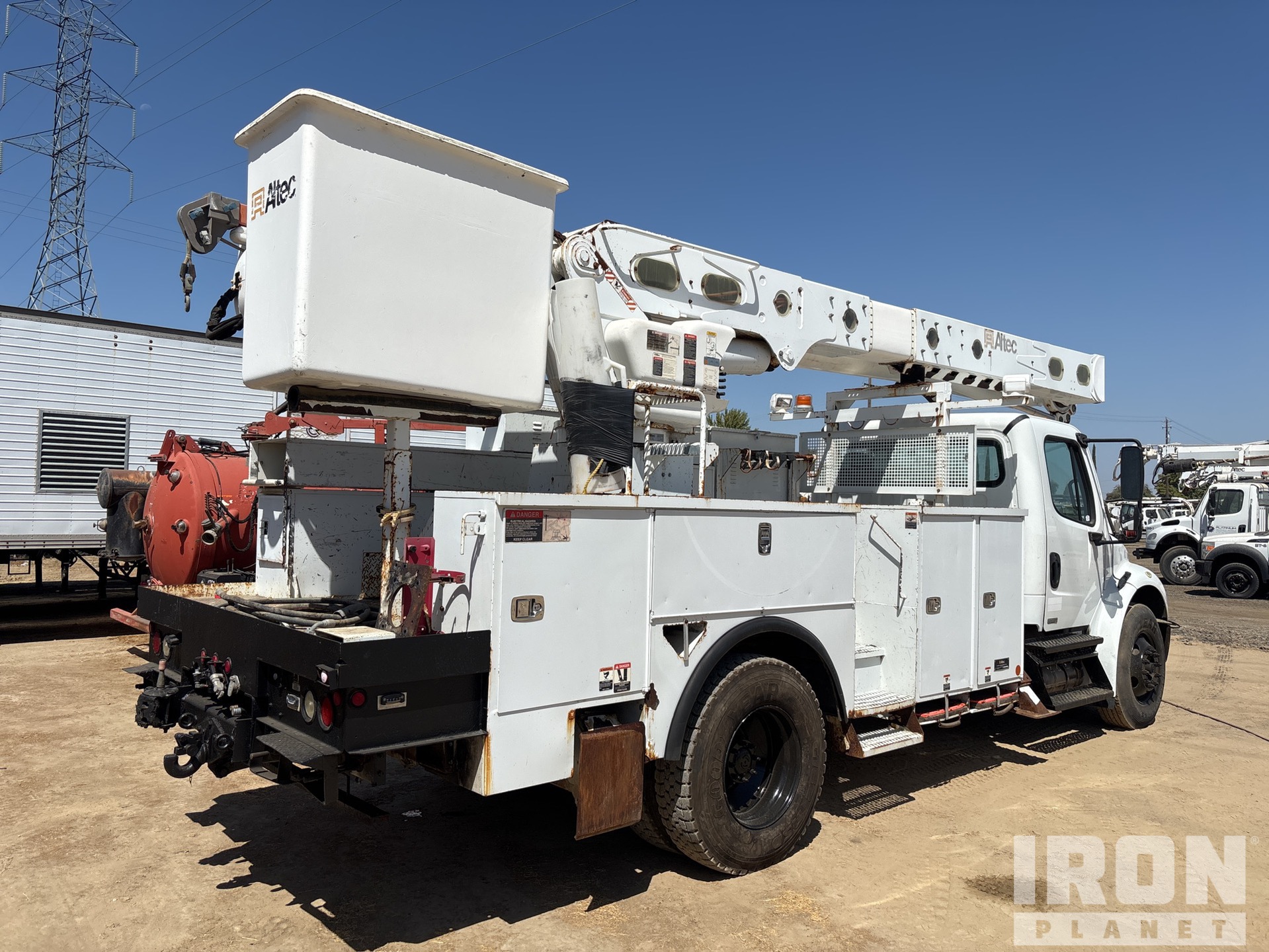 2011 Freightliner M2 106