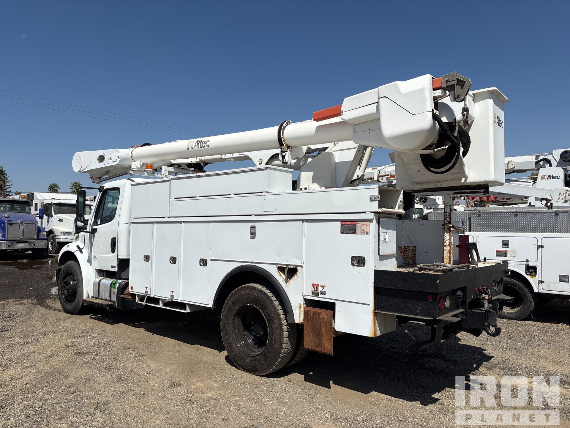2011 Freightliner M2 106