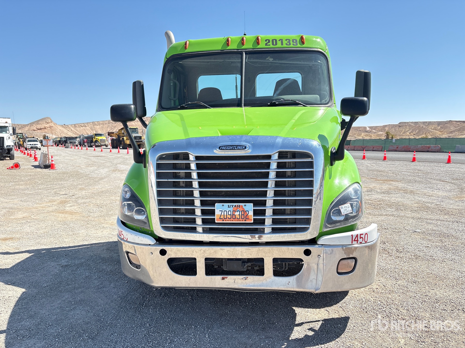 2020 Freightliner CASCADIA 113