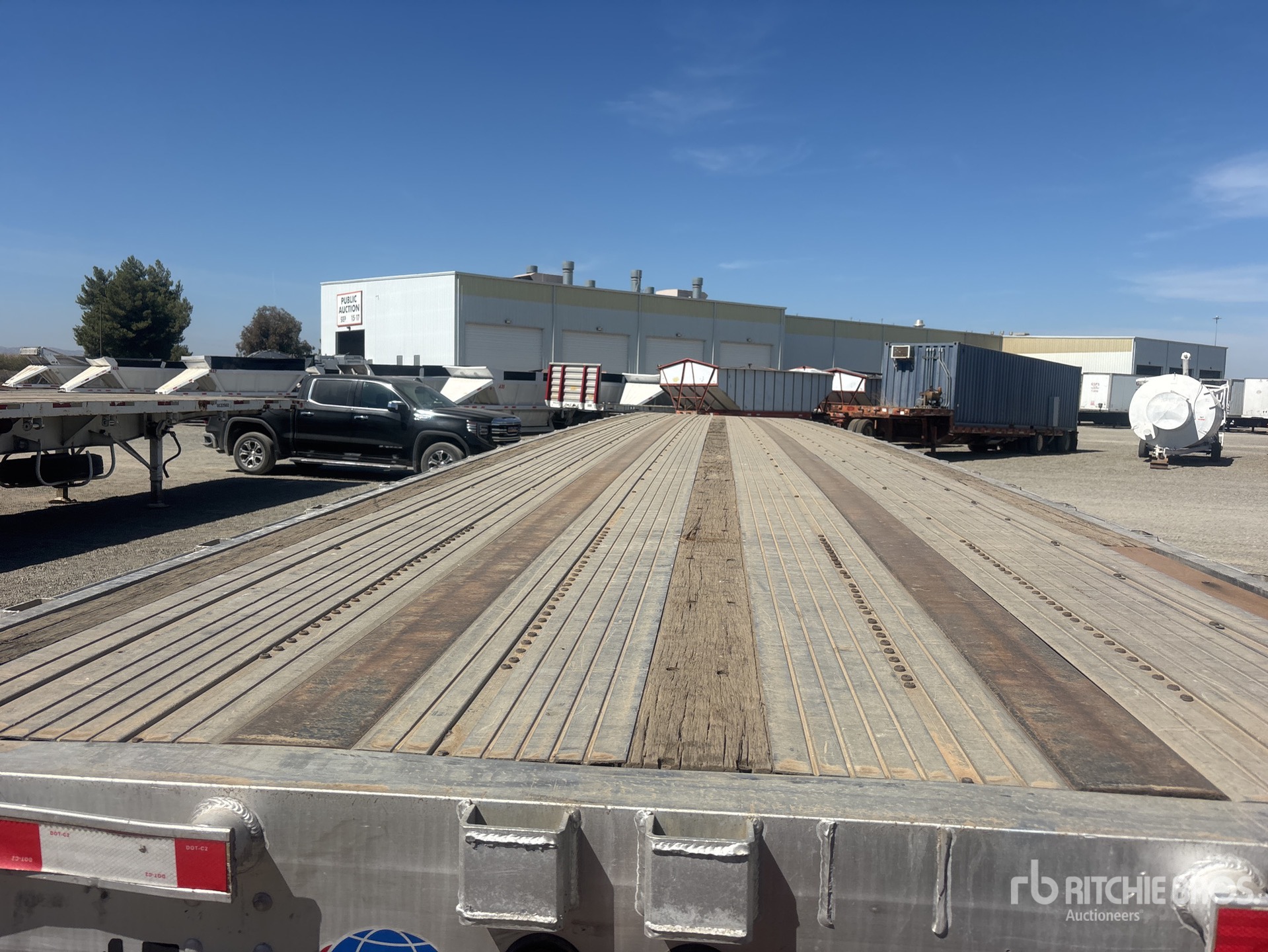 2005 Utility 45 ft T/A Spread Axle