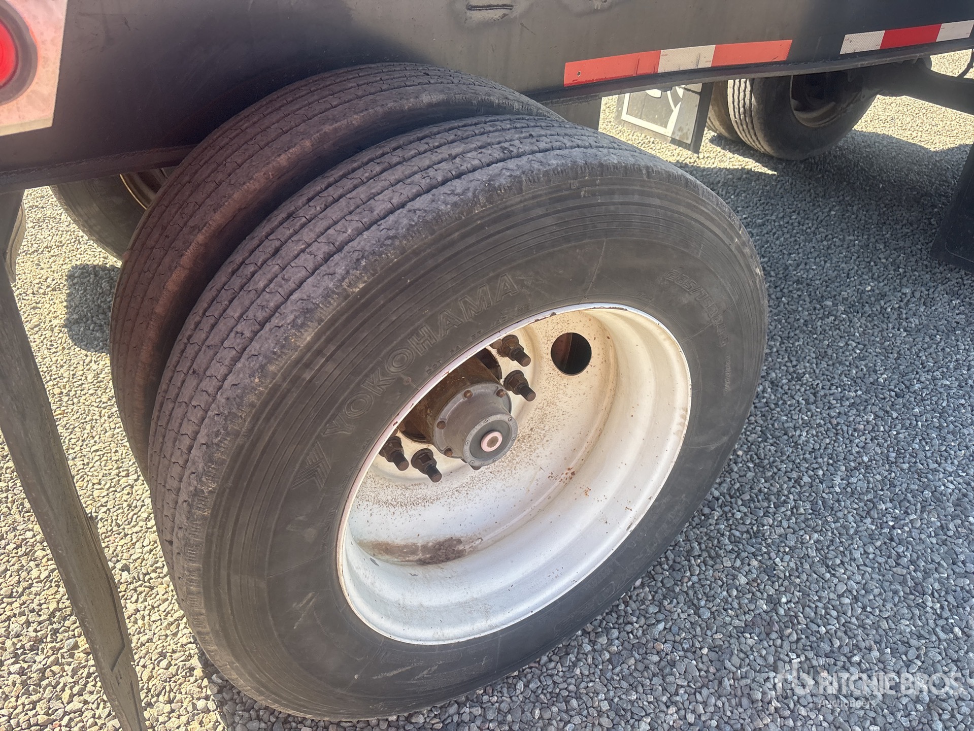 2005 Utility 45 ft T/A Spread Axle