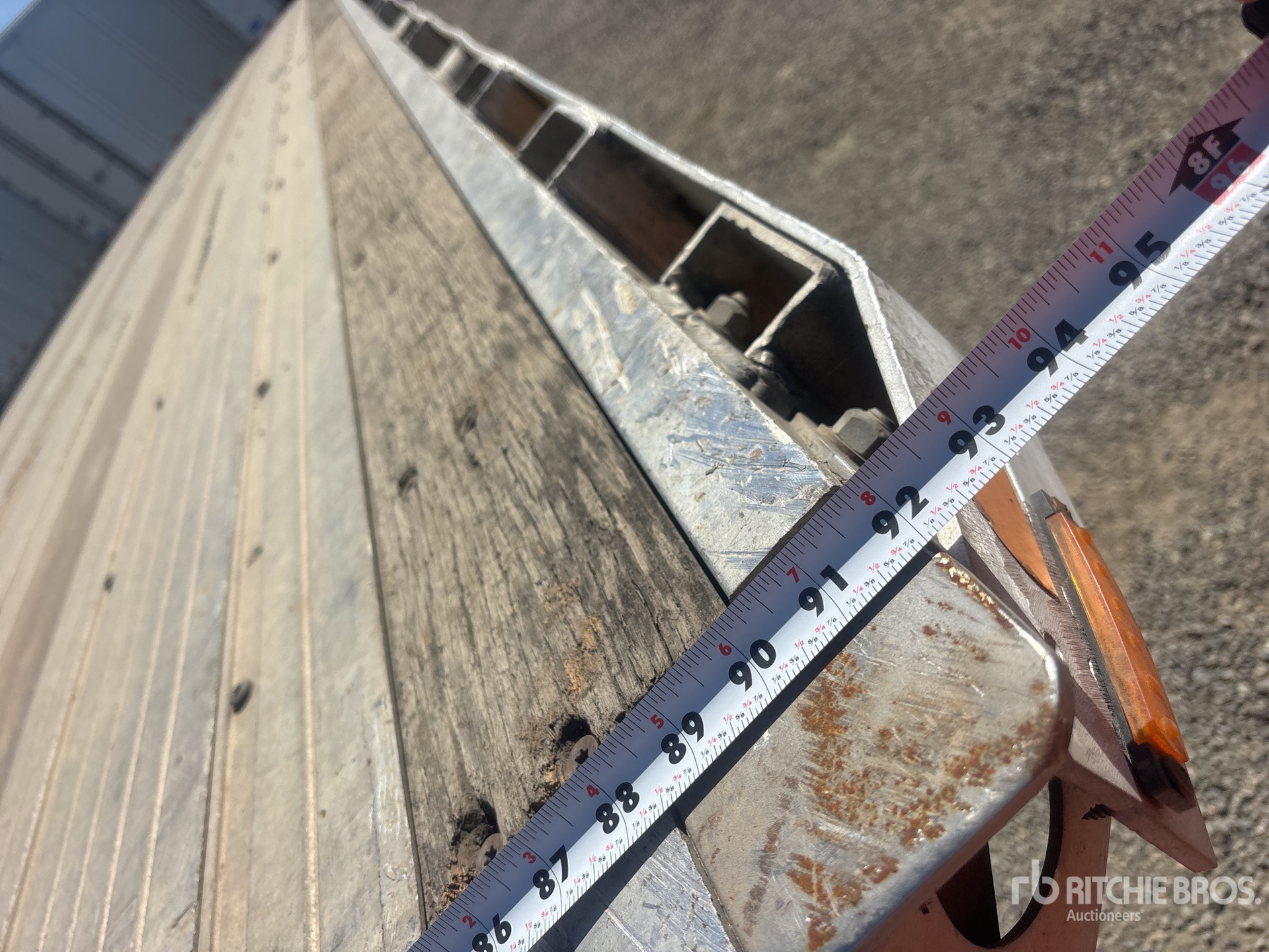 2005 Utility 45 ft T/A Spread Axle