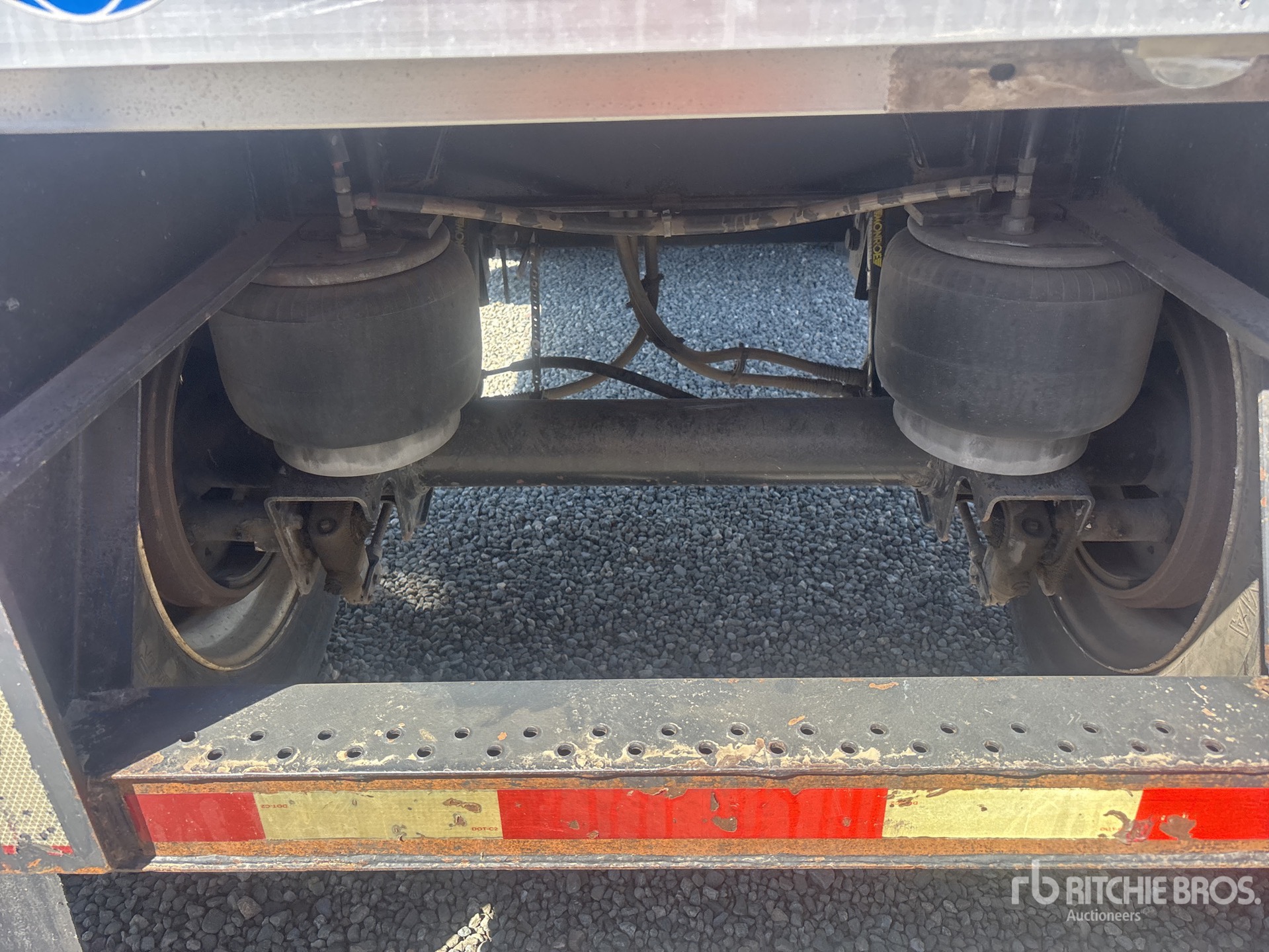 2005 Utility 45 ft T/A Spread Axle