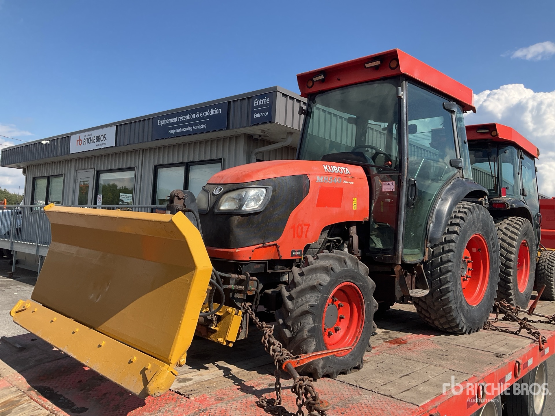 Photo of Kubota M8540