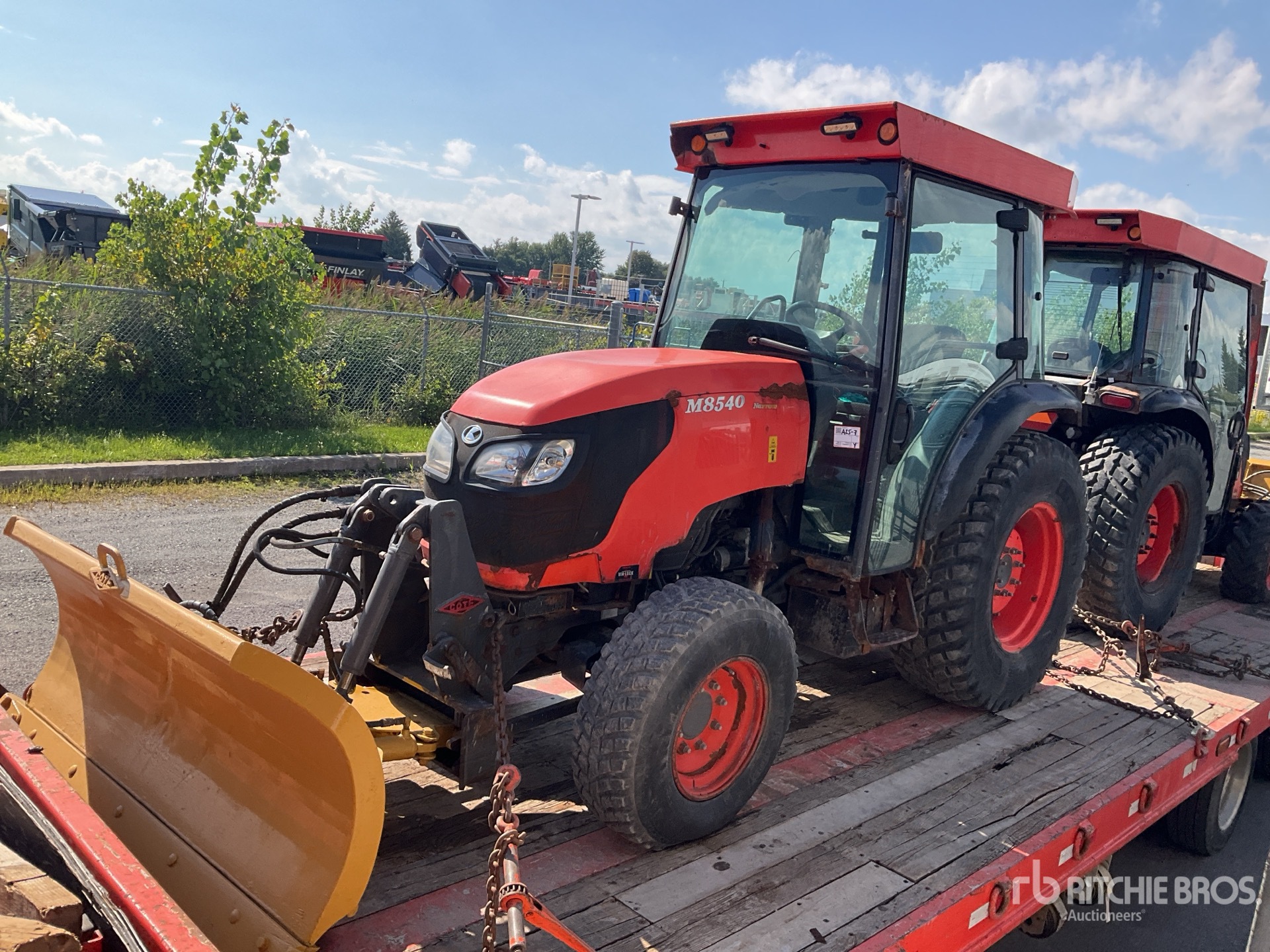 Photo of Kubota M8540