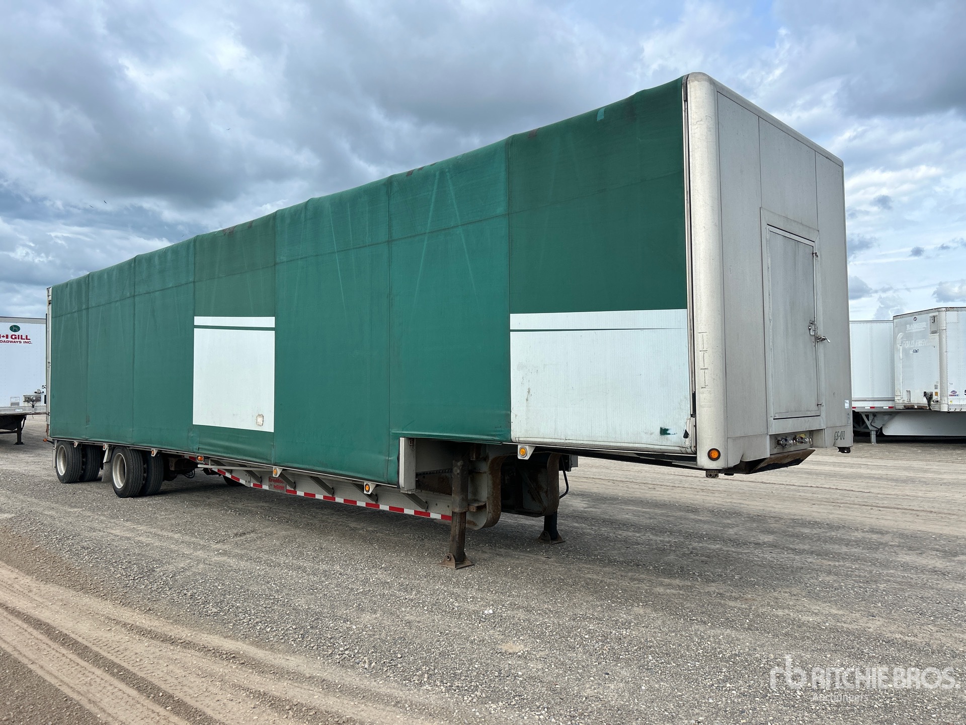 2013 Reitnouer 48 ft T/A Spread Axle Step Deck