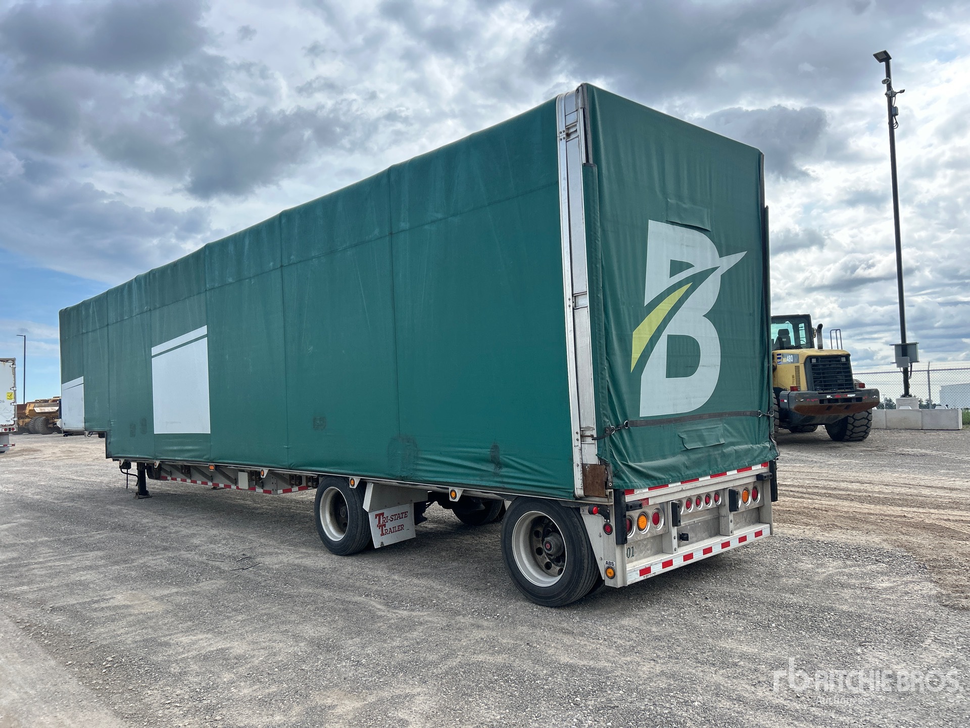 2013 Reitnouer 48 ft T/A Spread Axle Step Deck