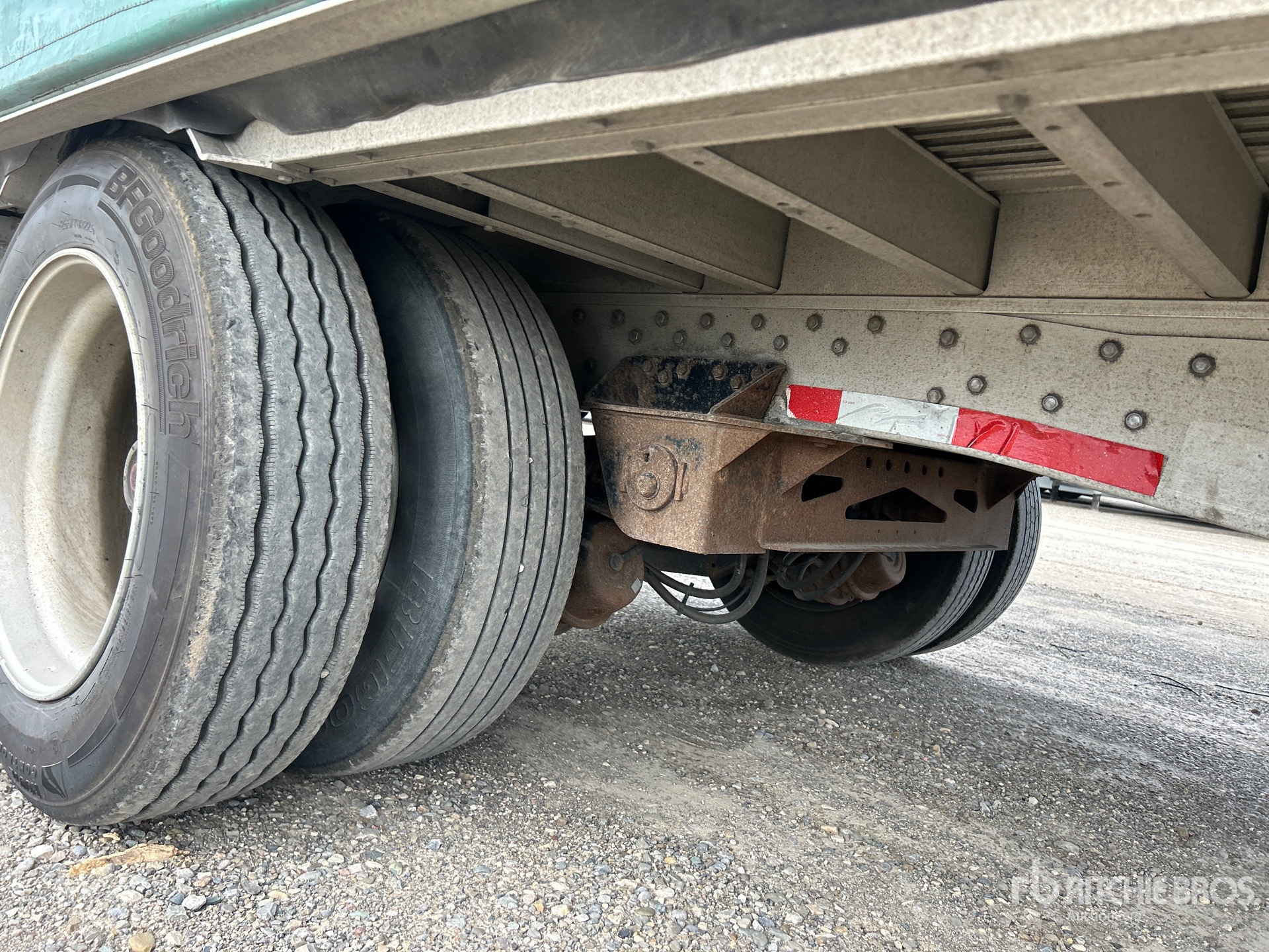 2013 Reitnouer 48 ft T/A Spread Axle Step Deck