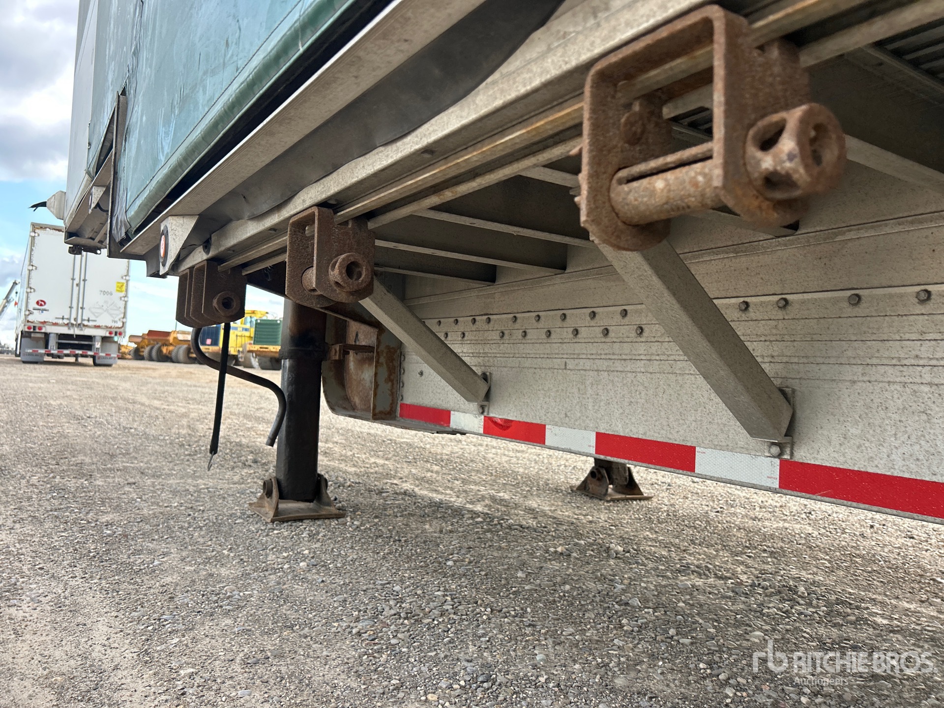 2013 Reitnouer 48 ft T/A Spread Axle Step Deck