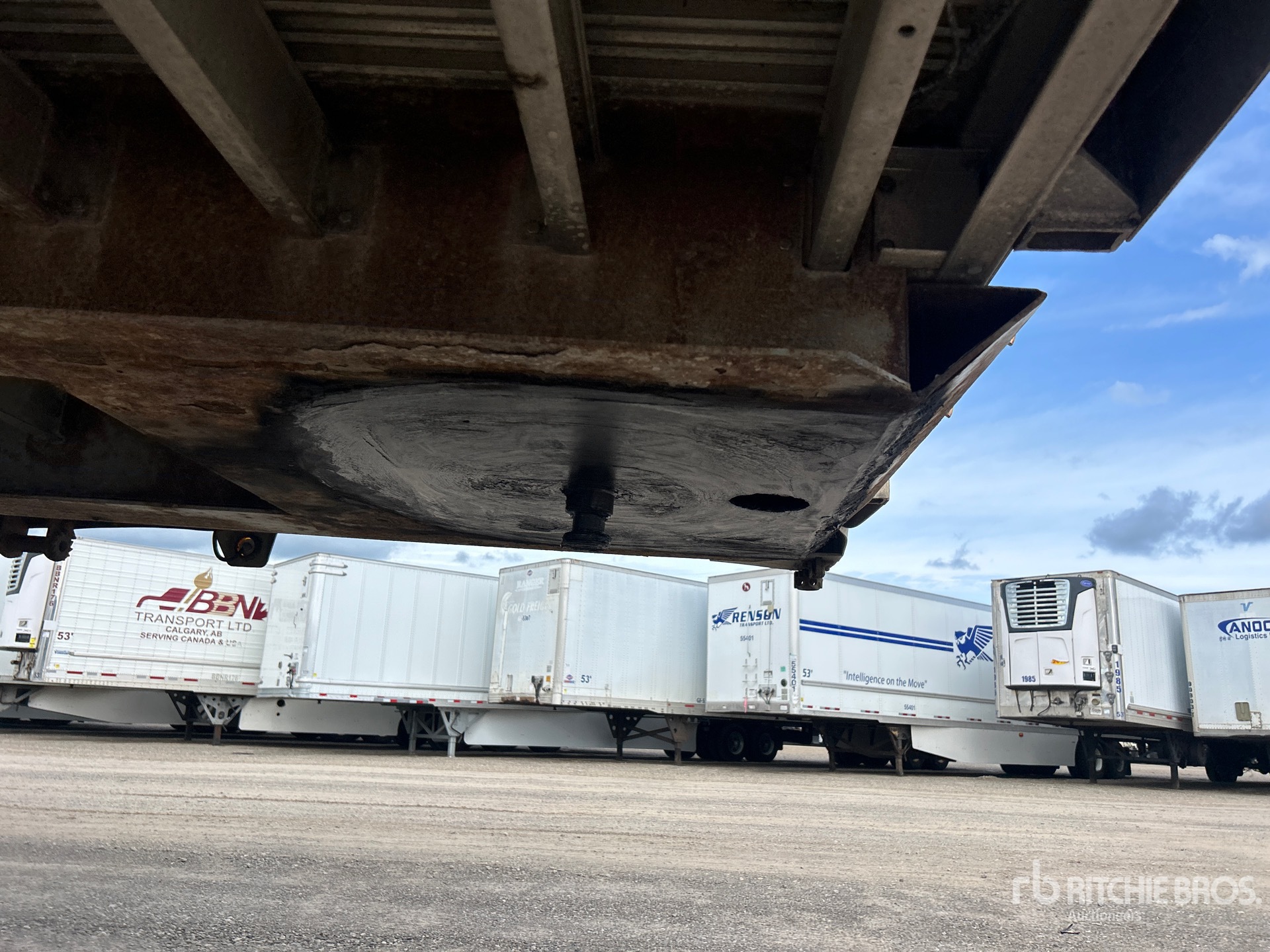 2013 Reitnouer 48 ft T/A Spread Axle Step Deck