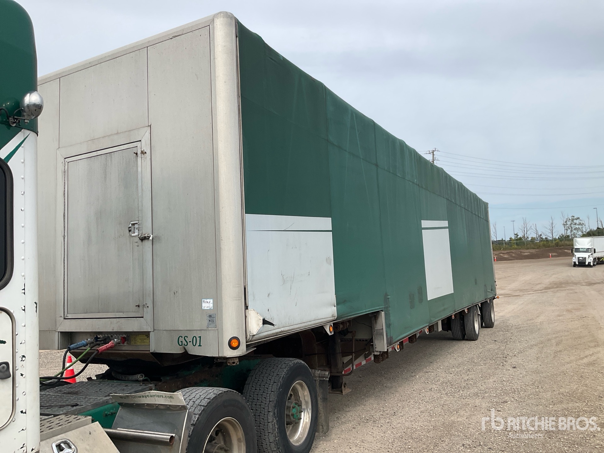 2013 Reitnouer 48 ft T/A Spread Axle Step Deck