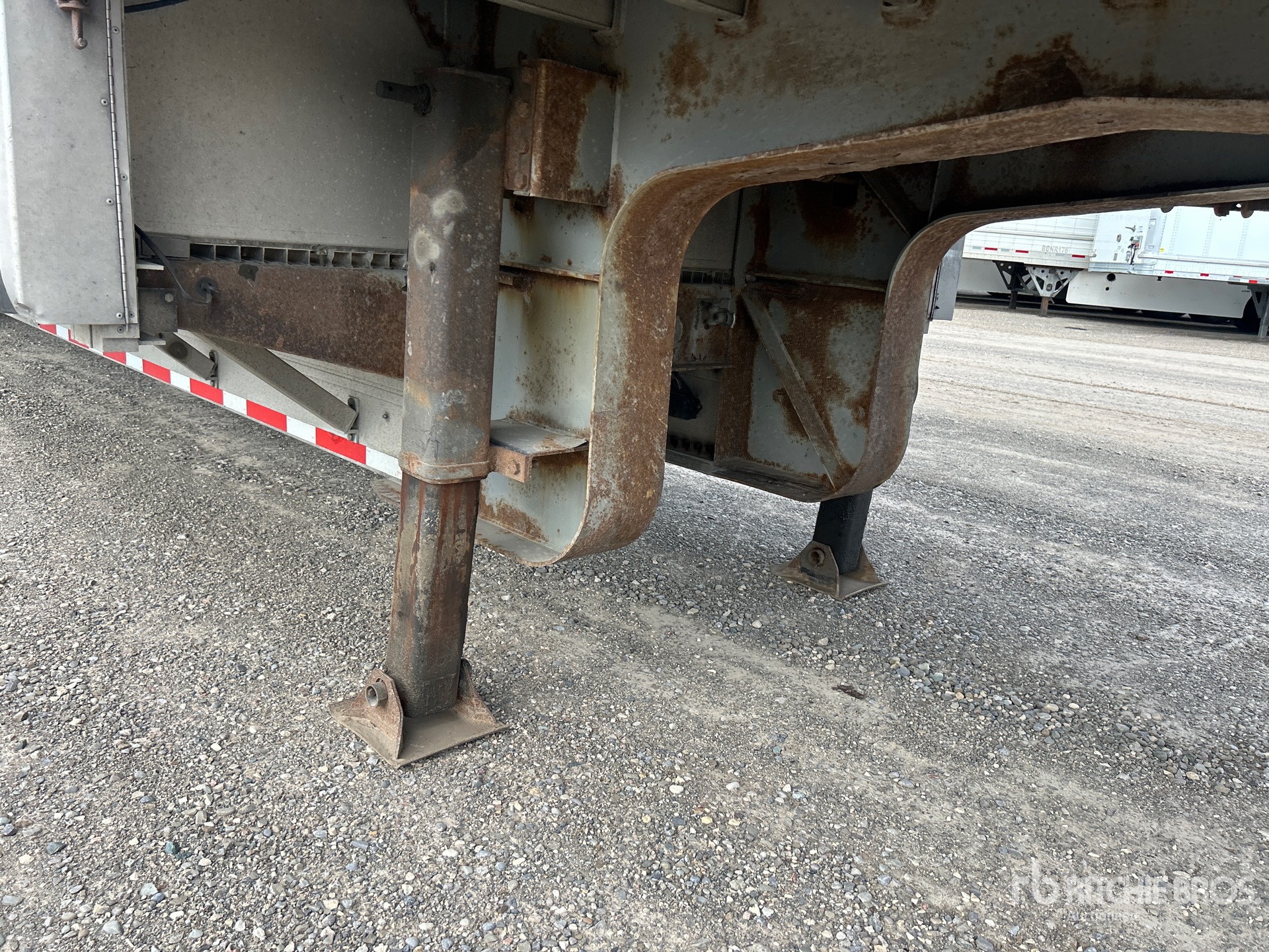 2013 Reitnouer 48 ft T/A Spread Axle Step Deck