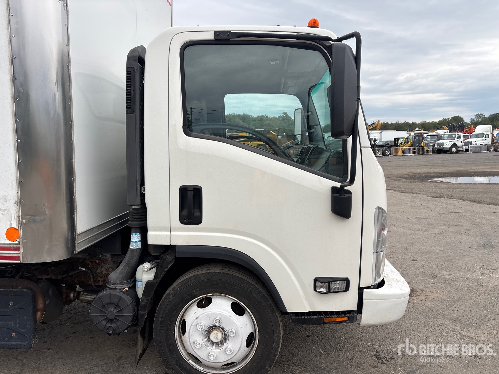 2020 Isuzu NRR