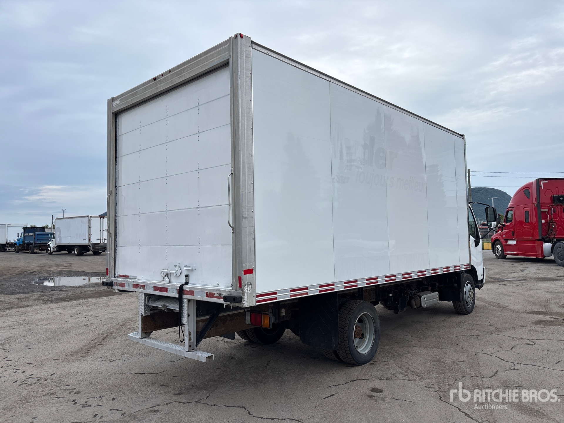 2019 Hino 195