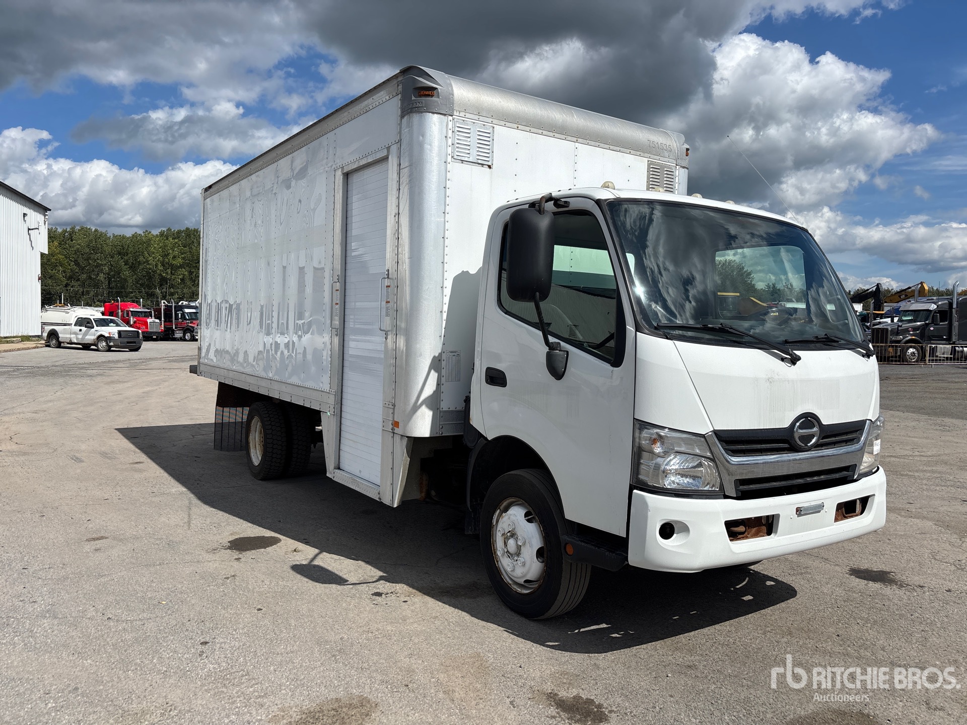 2018 Hino 195