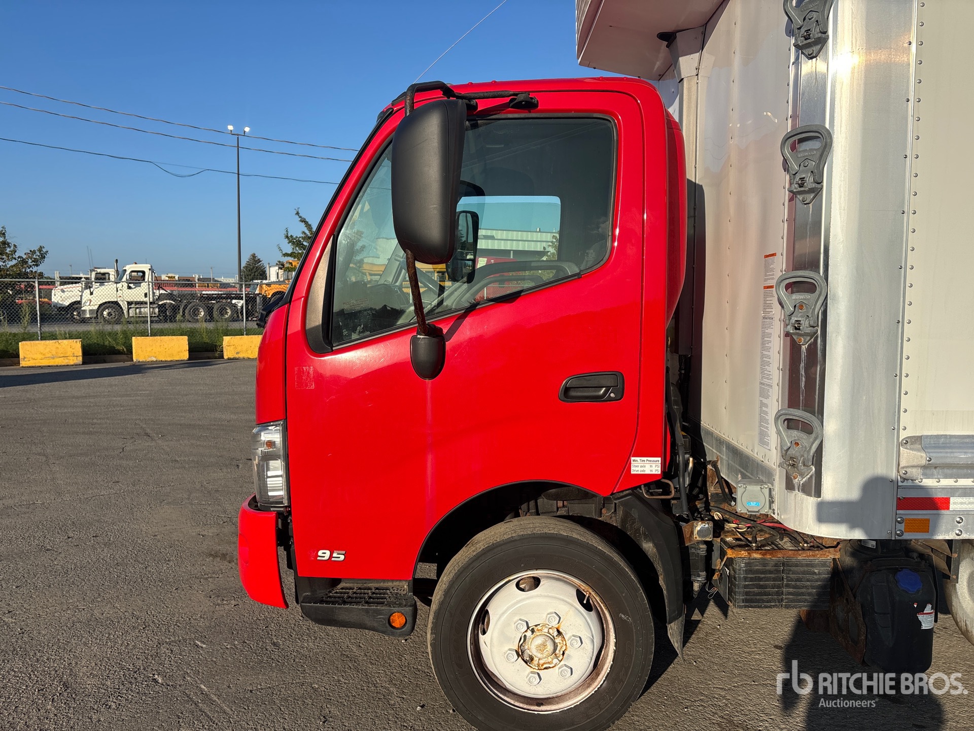 2019 Hino 195
