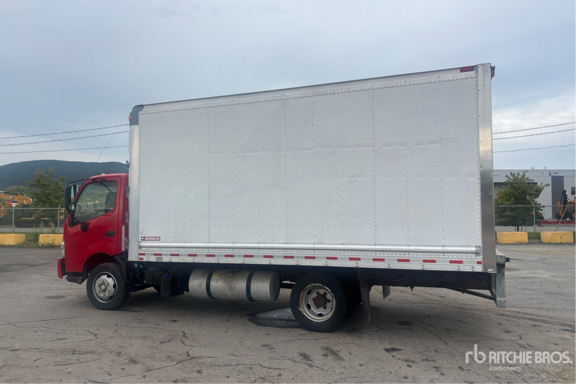2019 Hino 195