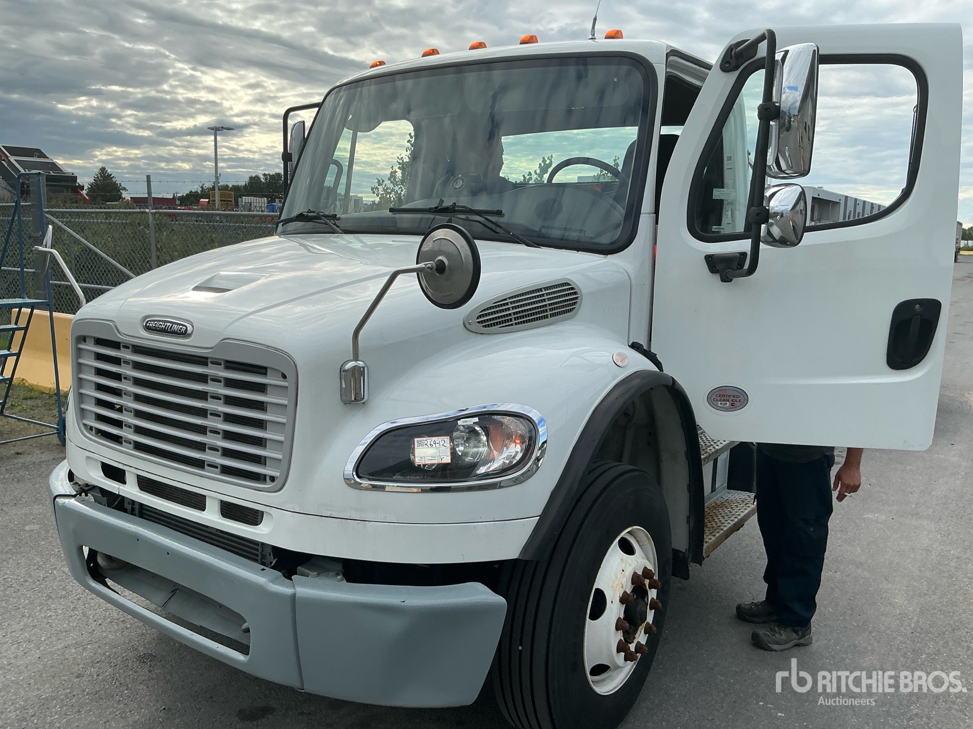 2023 Freightliner M2 106