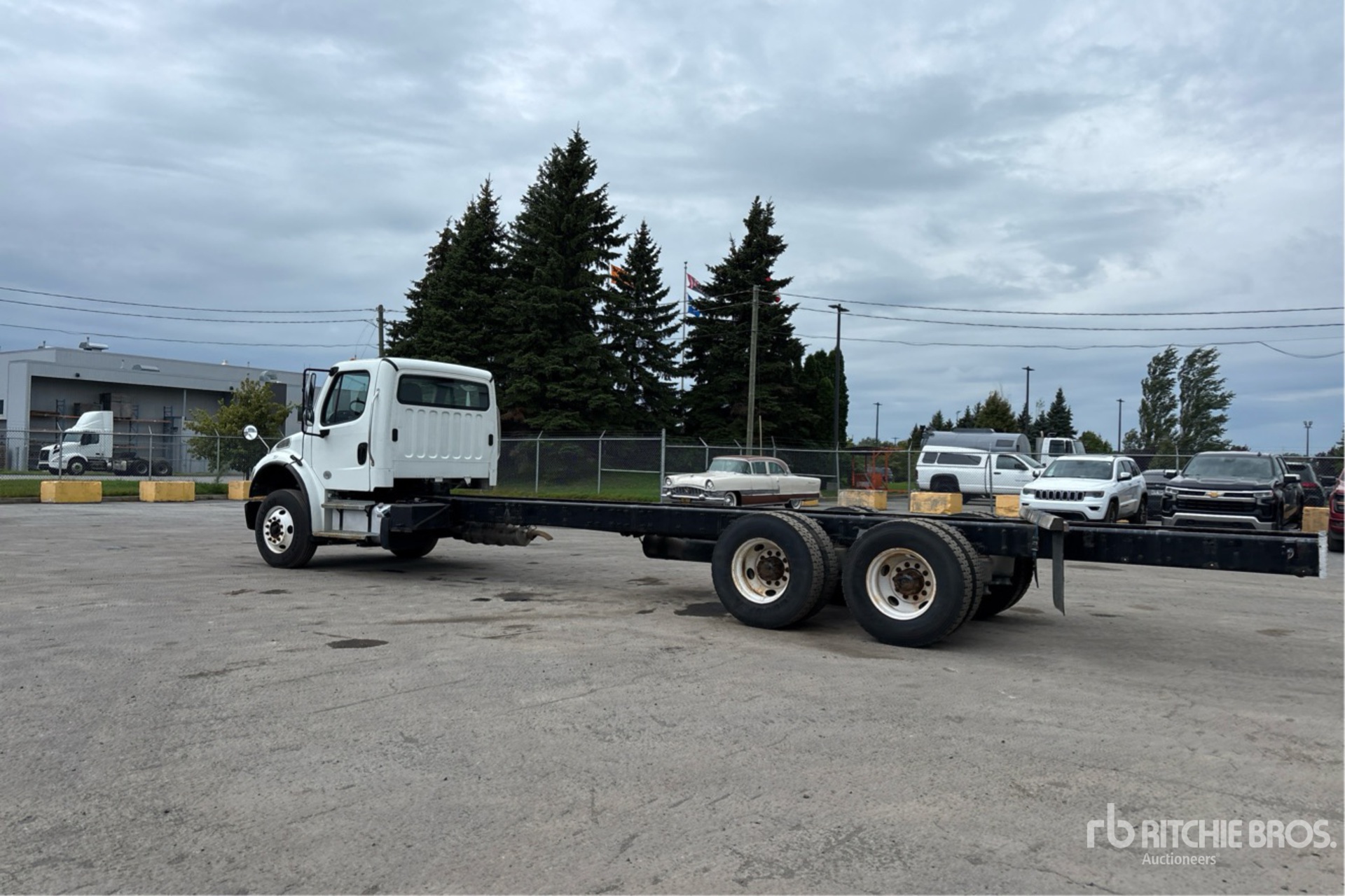 2023 Freightliner M2 106
