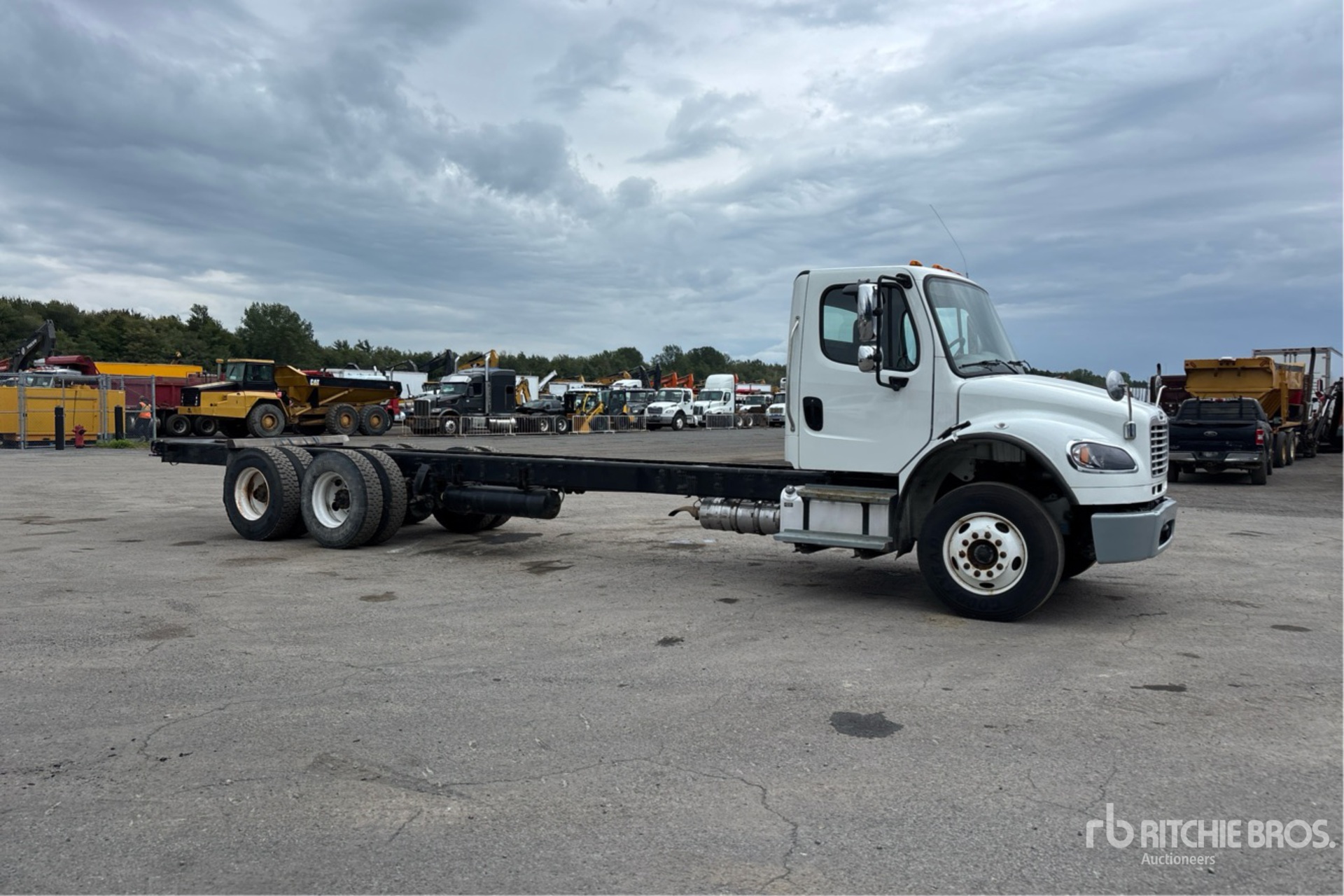 2023 Freightliner M2 106