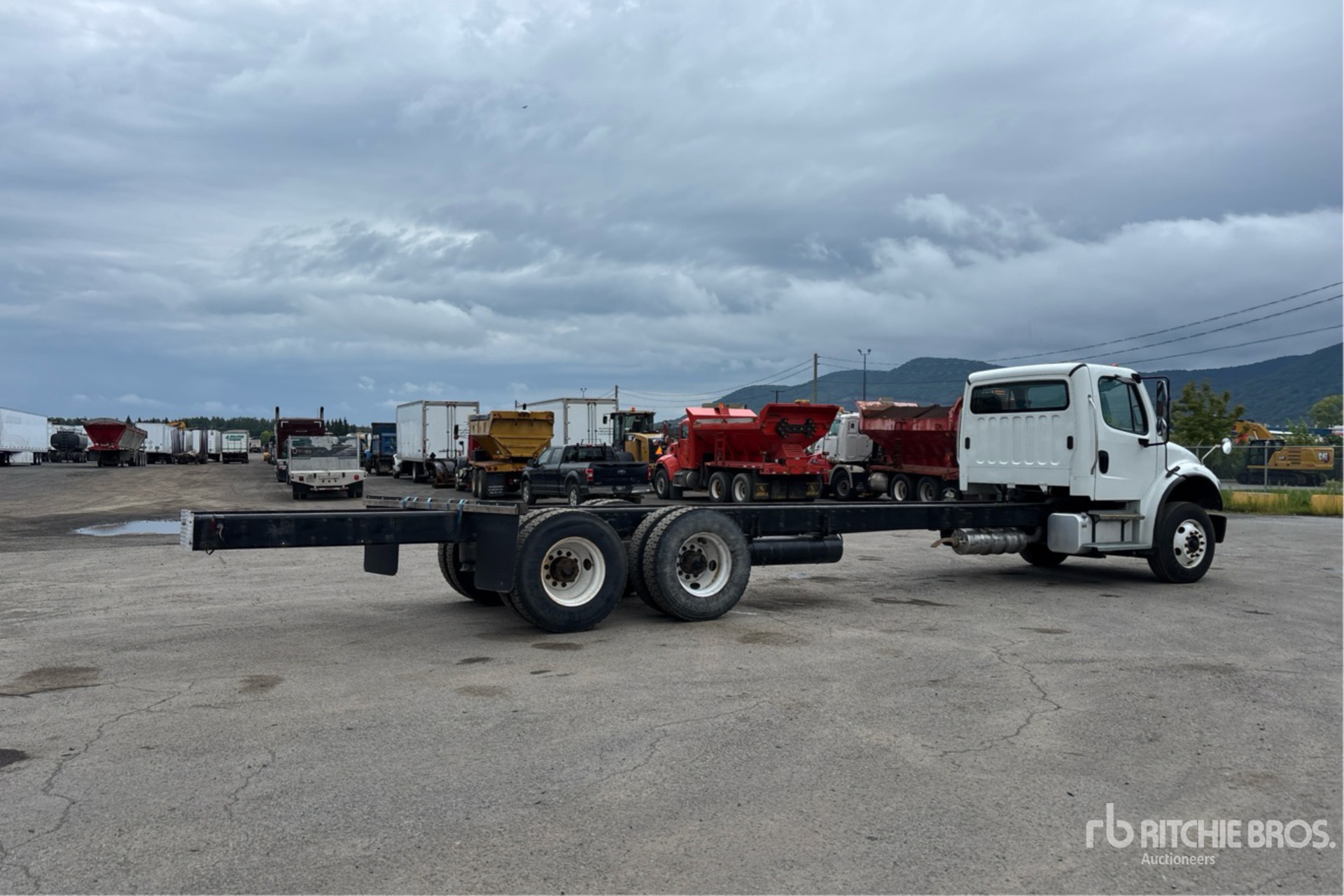 2023 Freightliner M2 106