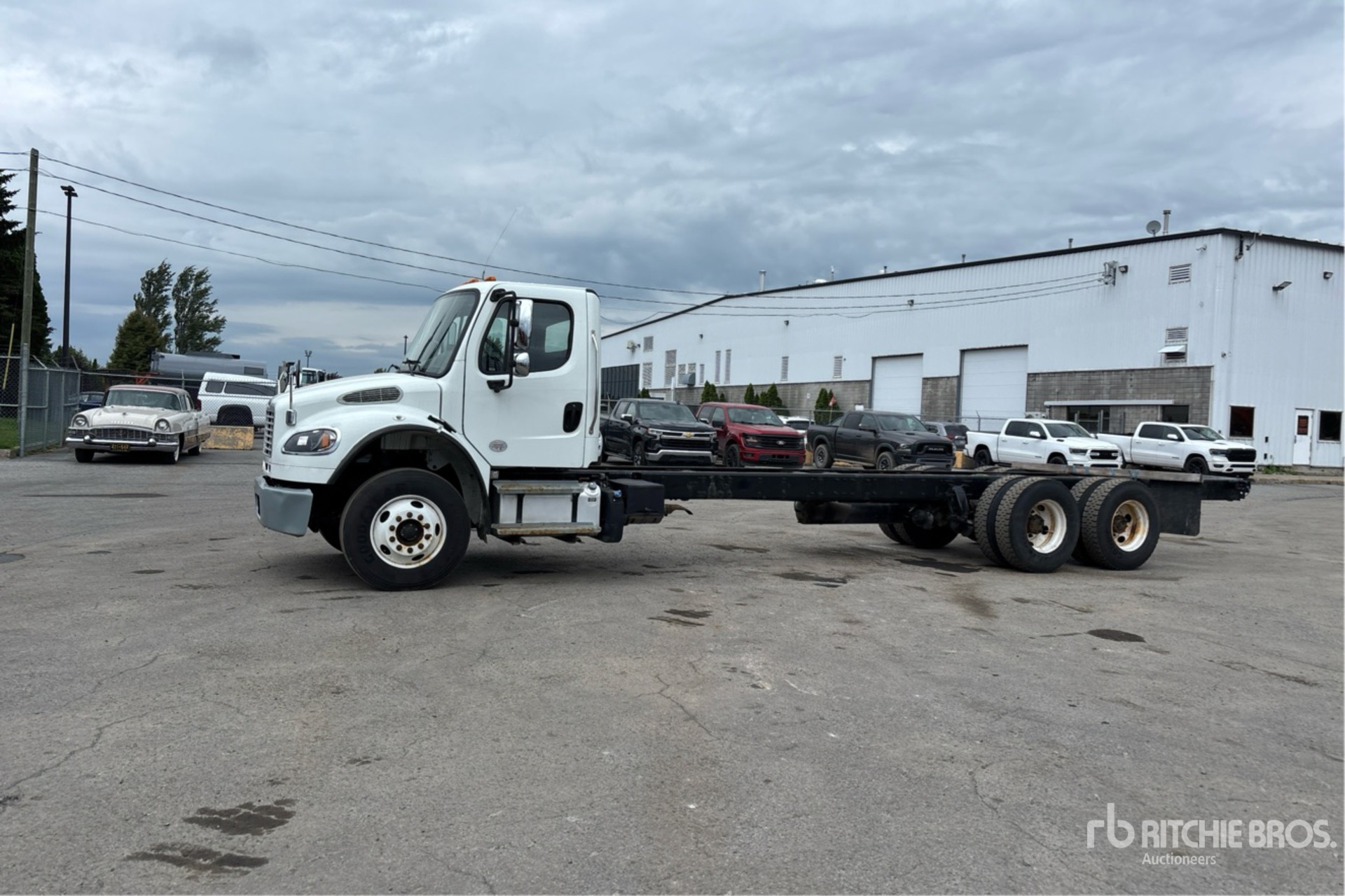 2023 Freightliner M2 106