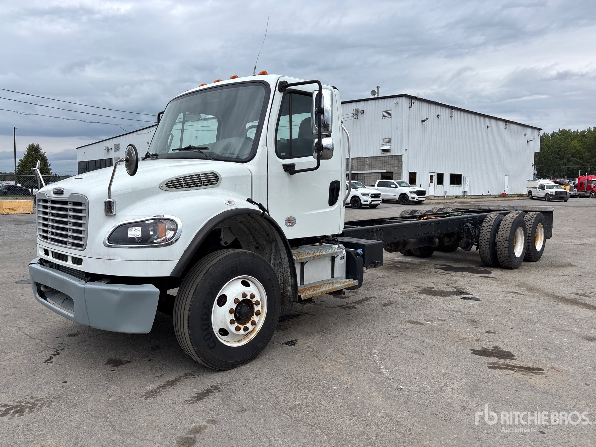 2023 Freightliner M2 106