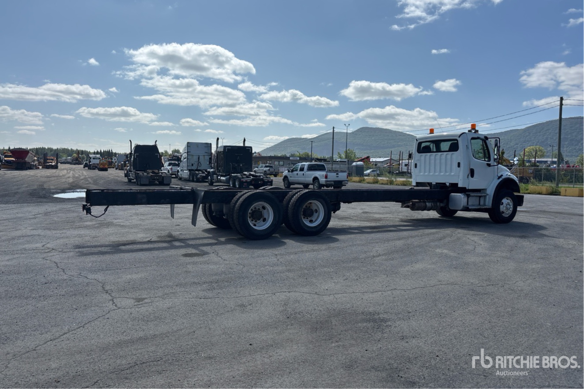 2019 Freightliner M2 106