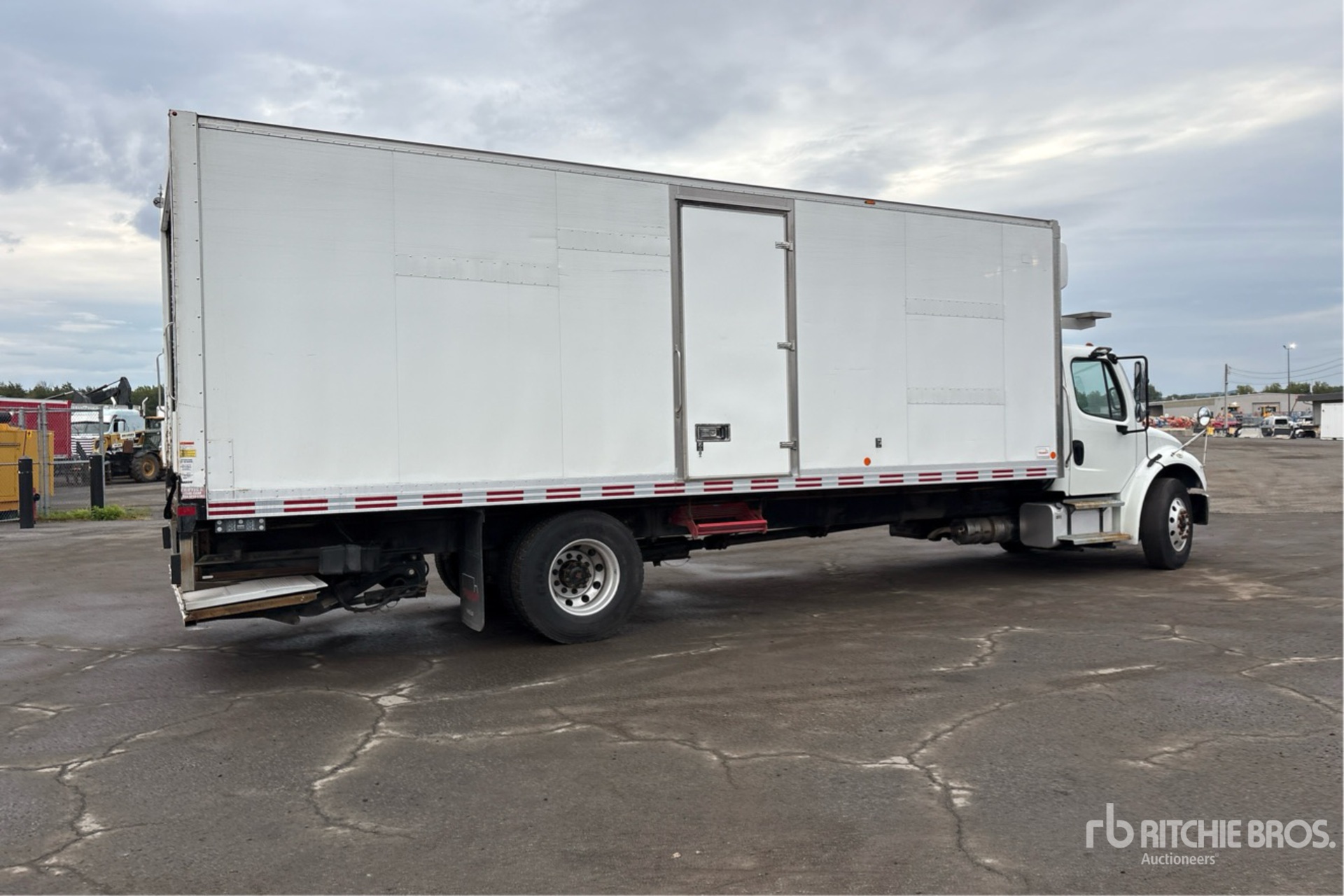 2020 Freightliner M2 106