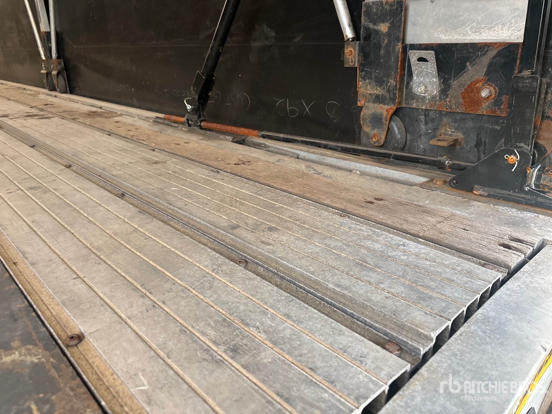 2016 Transcraft 48 ft T/A
