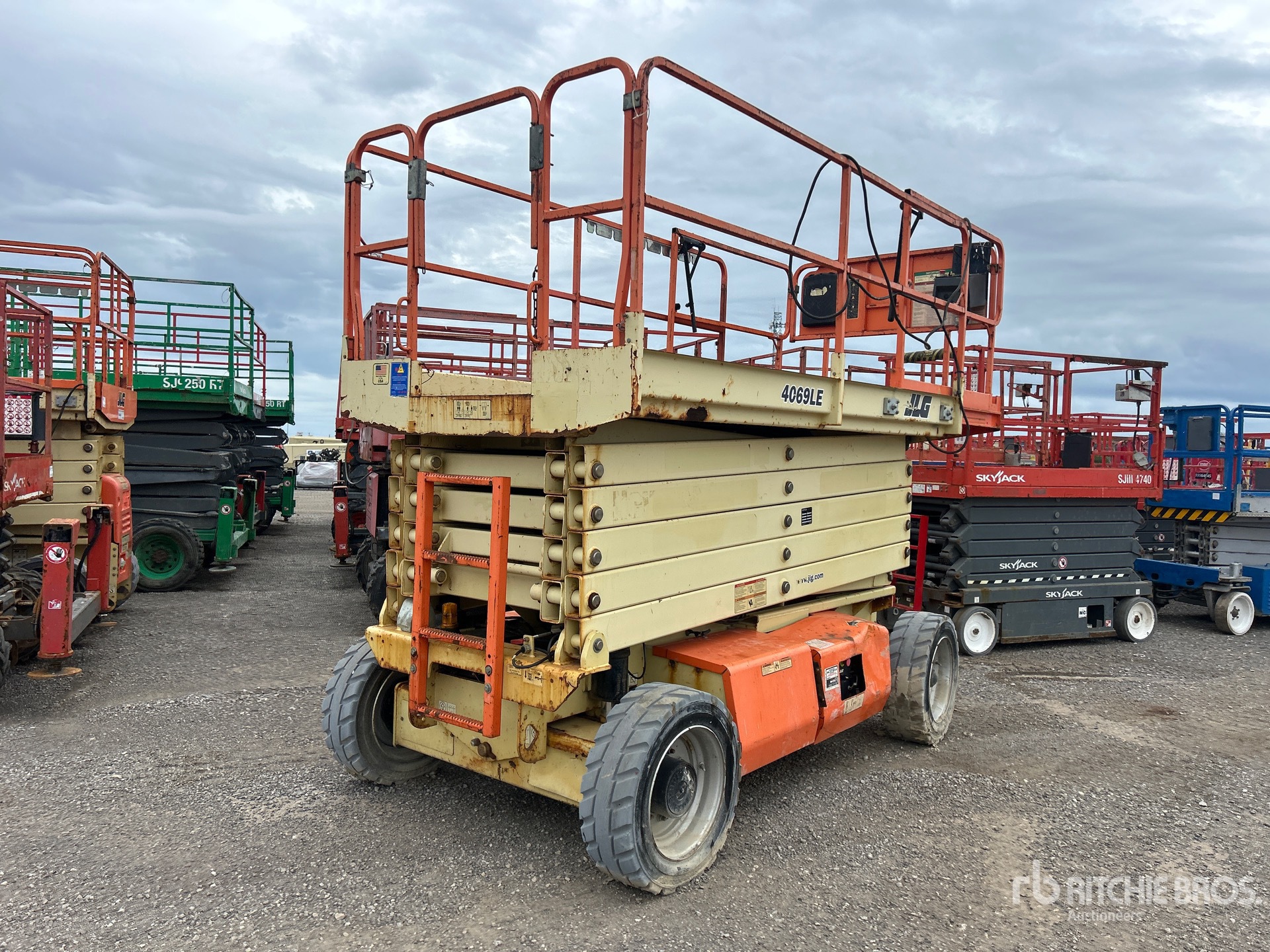 Photo of 2015 JLG 4069LE
