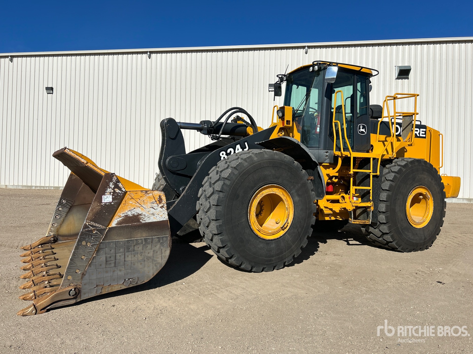 Photo of 2006 John Deere 824J