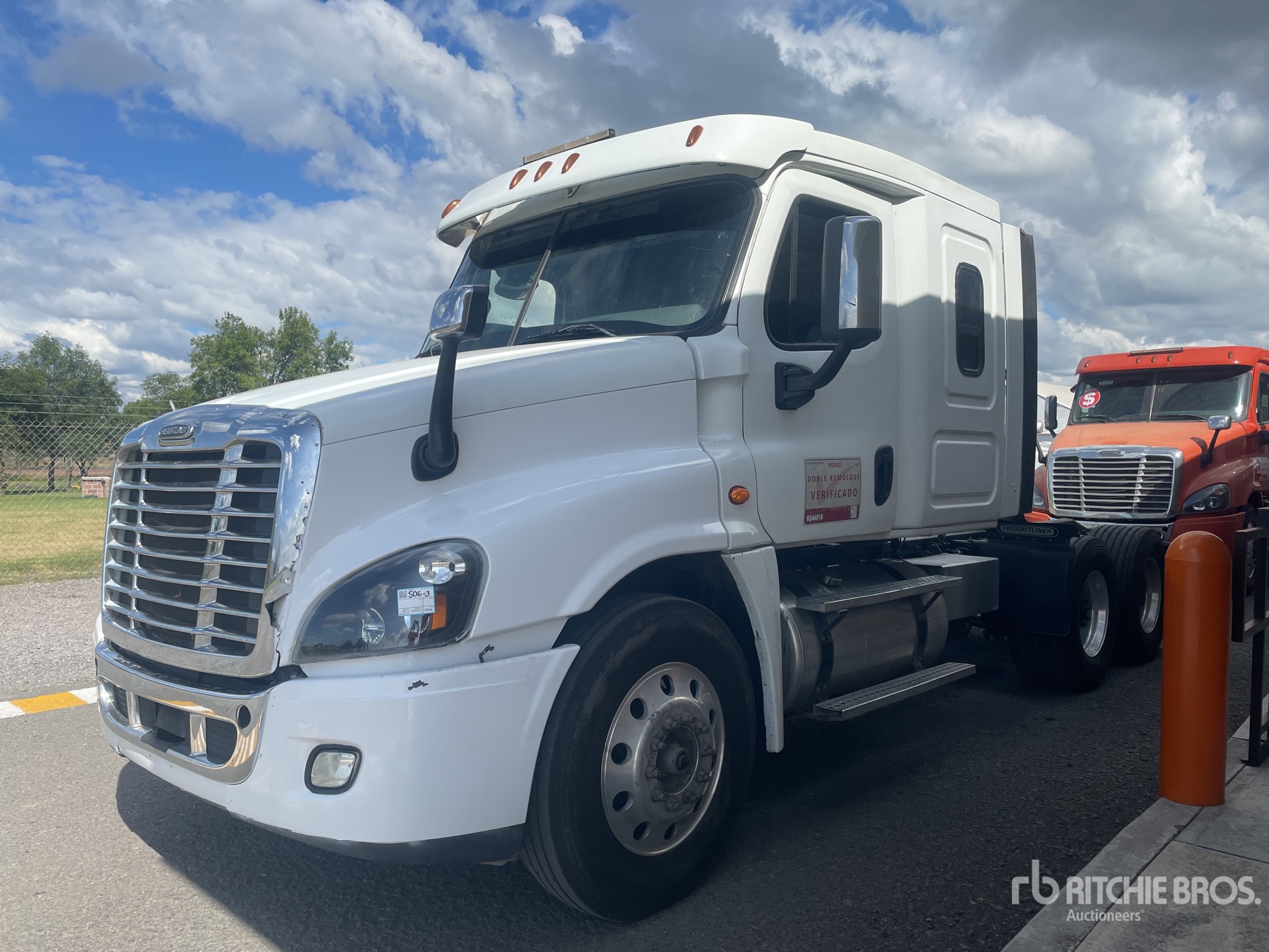 2017 Freightliner CASCADIA 125