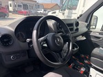 Interior with Commandes d'orientation