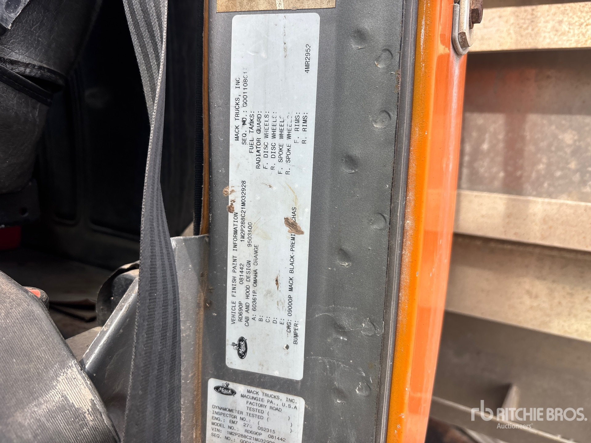 2001 Mack RD690P