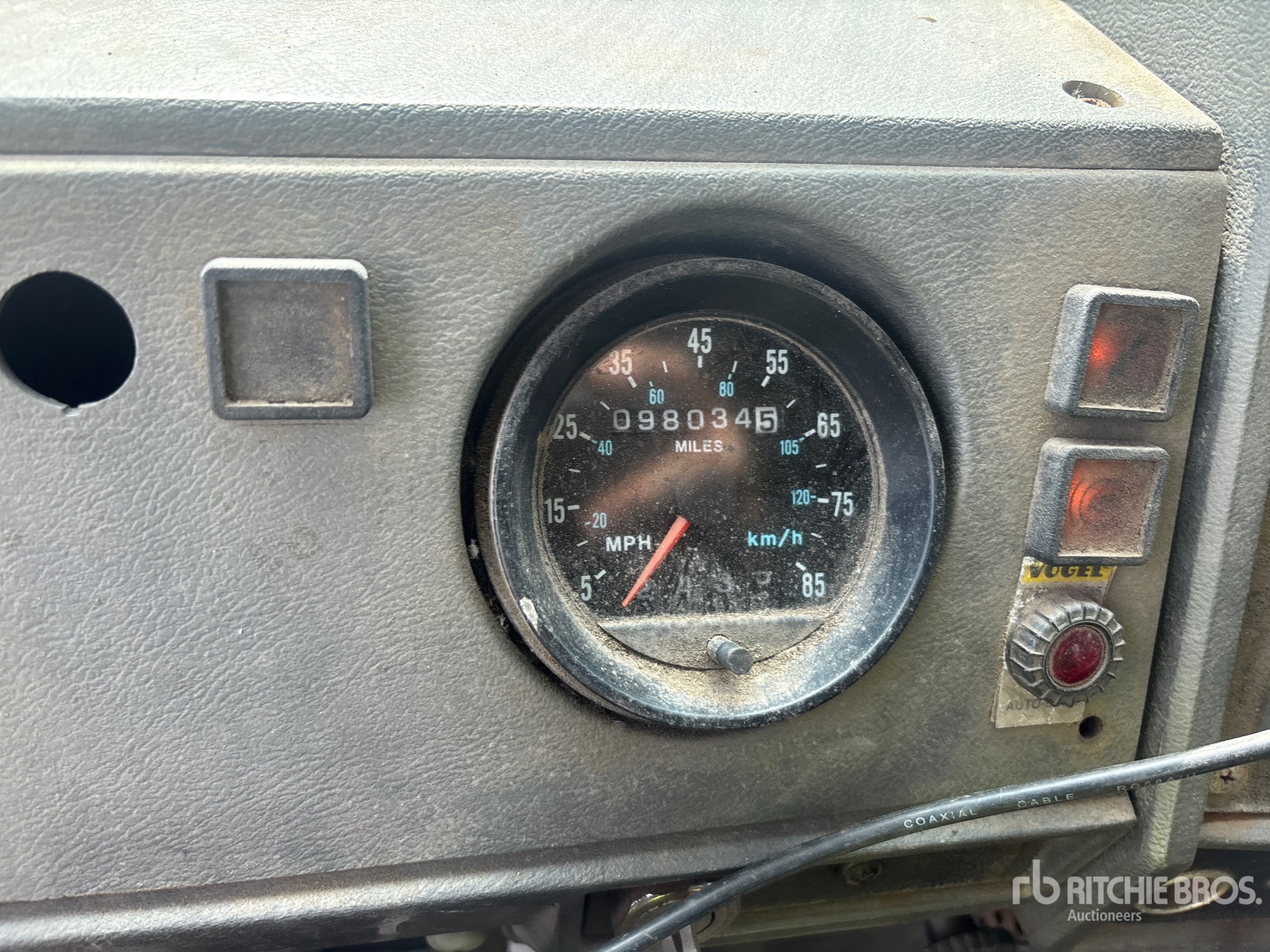 2001 Mack RD690P