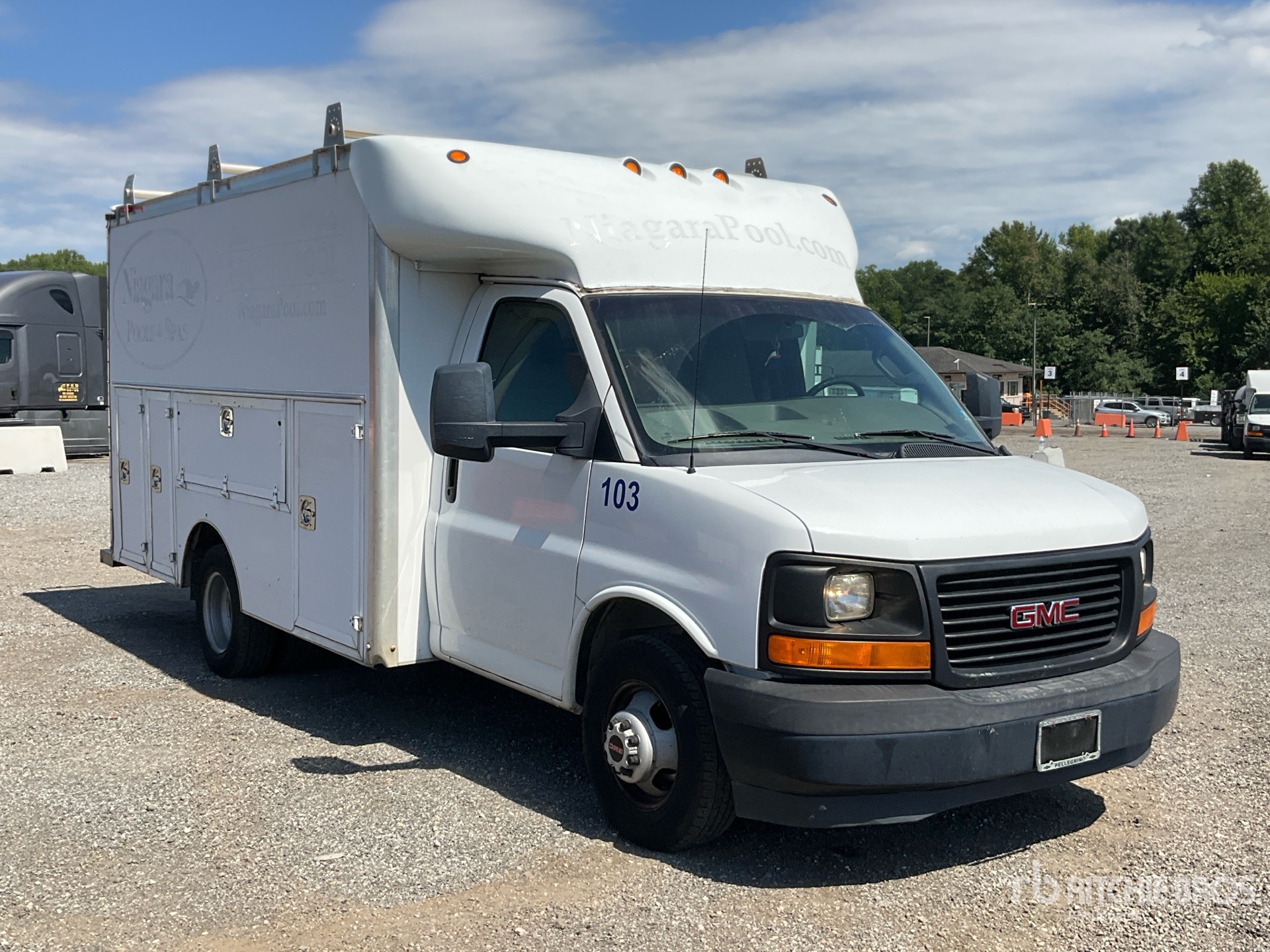 2017 GMC SAVANA 3500