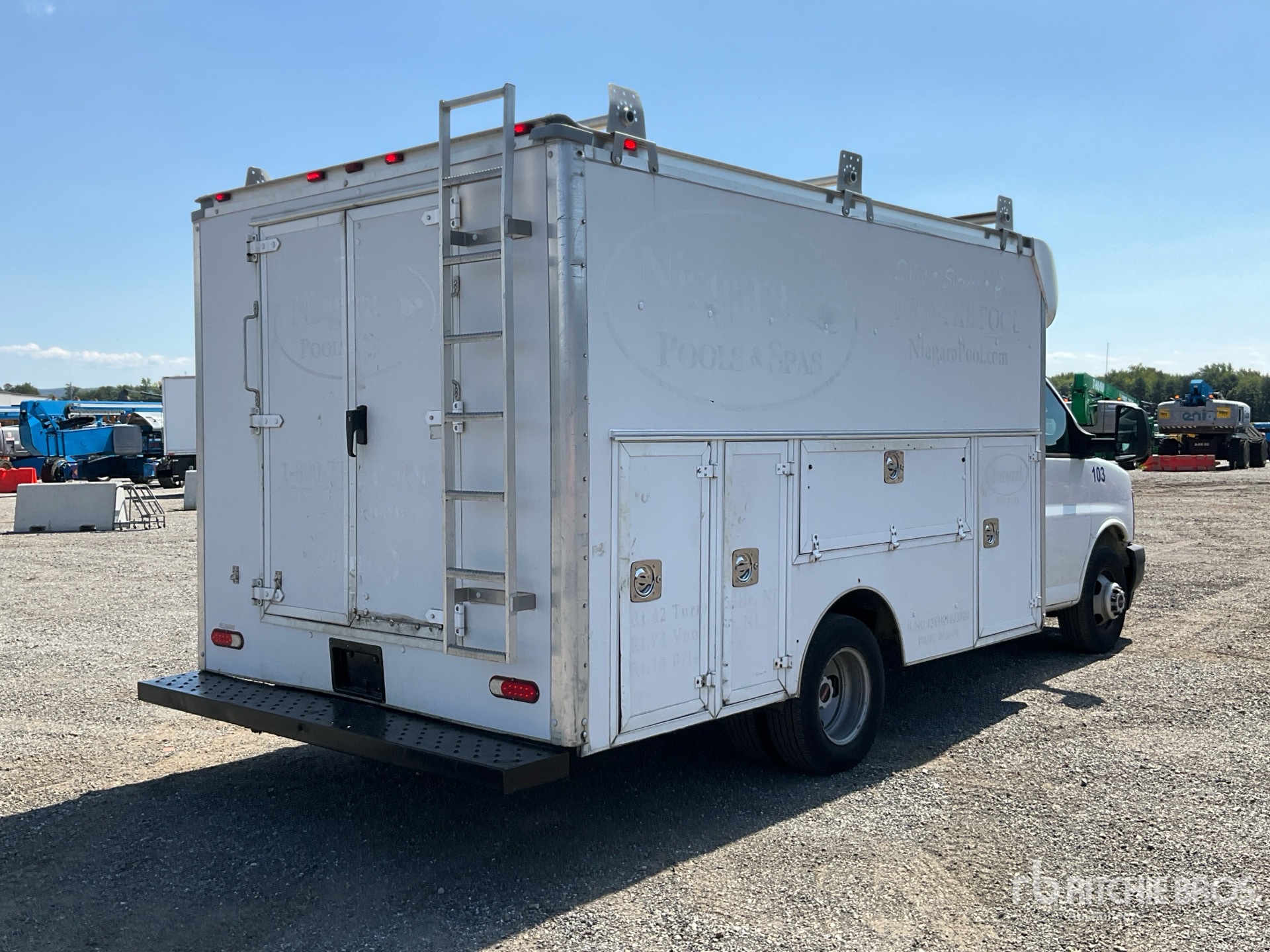 2017 GMC SAVANA 3500